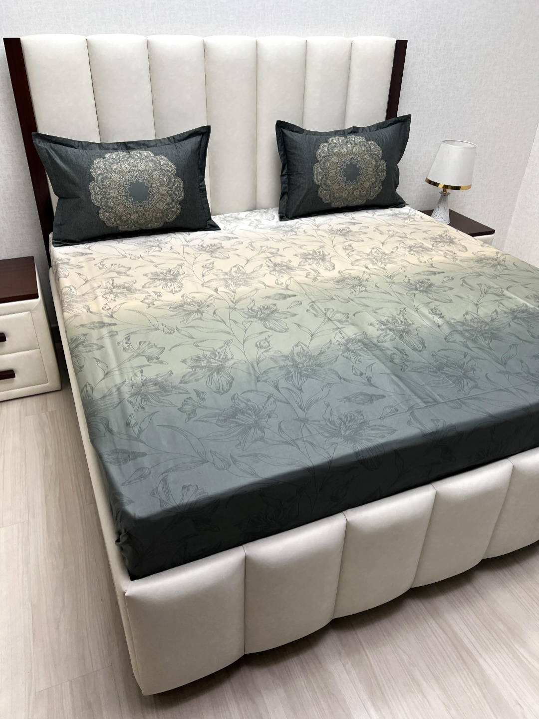 

Pure Decor Royal Majestic Green Printed Pure Cotton 380 TC King Bedsheet Set 2.74m x 2.74m