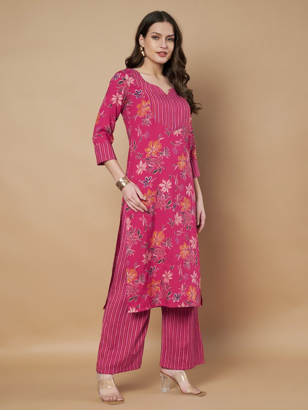 

Poshak Hub Floral Printed Straight Kurta with Palazzo, Pink