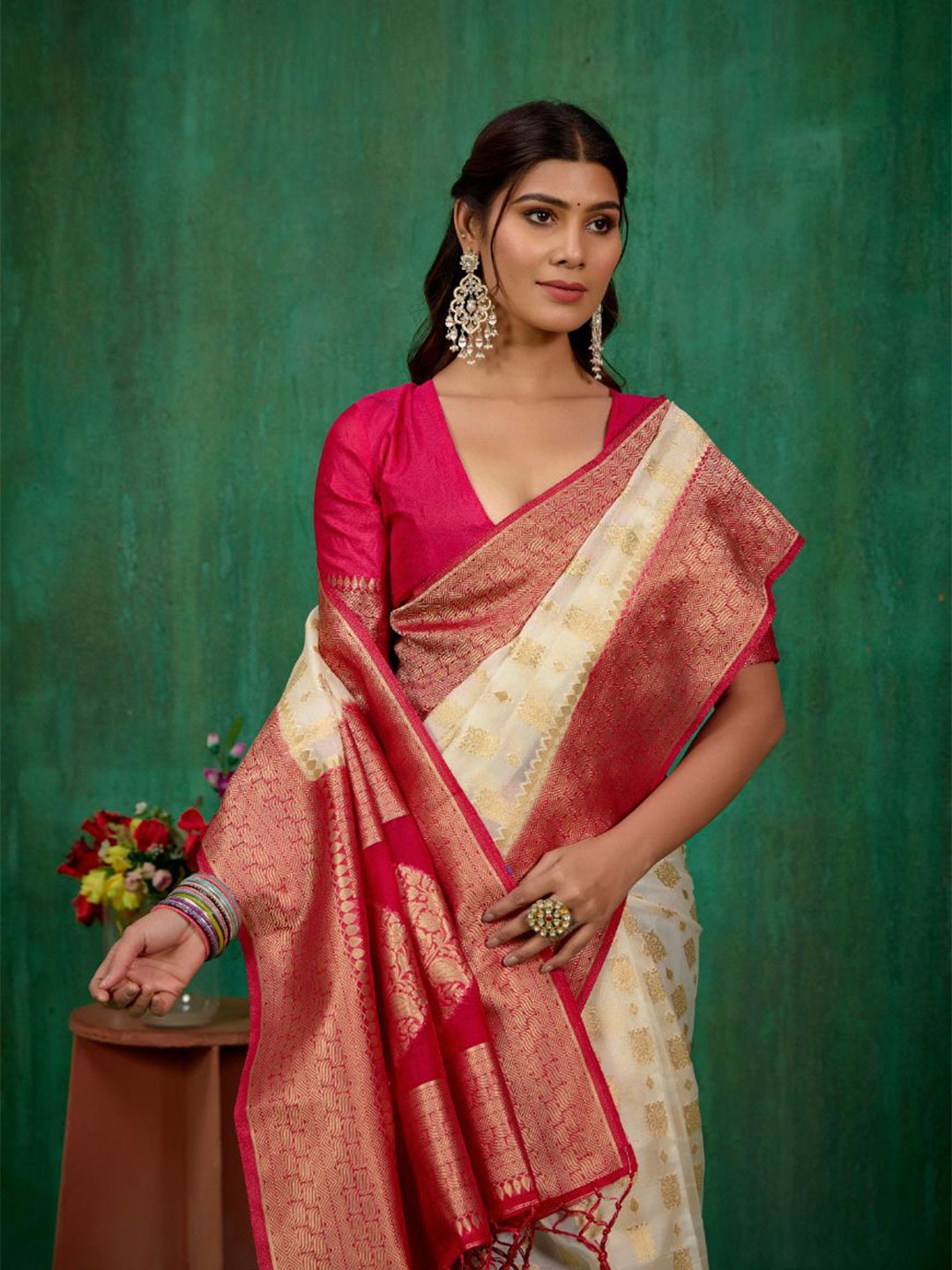 

Sangria Woven Design Oraganza Saree With Blouse Piece, Cream