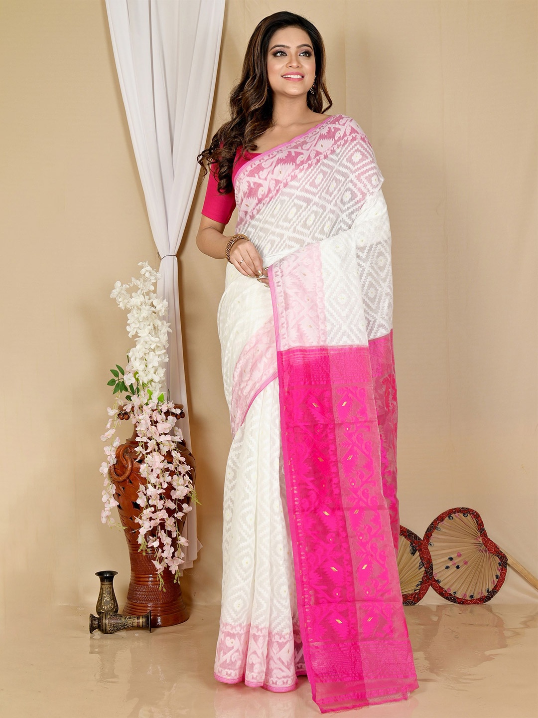 

DipDiya Women Woven Design Jamdani Saree, White