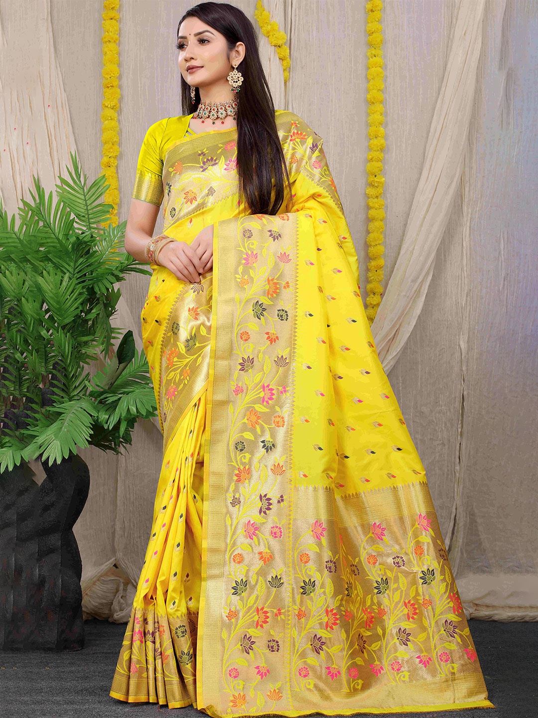 

amirat Woven Design Zari Pure Silk Handloom Banarasi Saree, Yellow