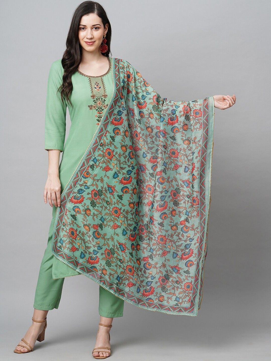 

DIVASTRI Floral Embroidered Gotta Patti Straight Kurta With Trousers & Dupatta, Green