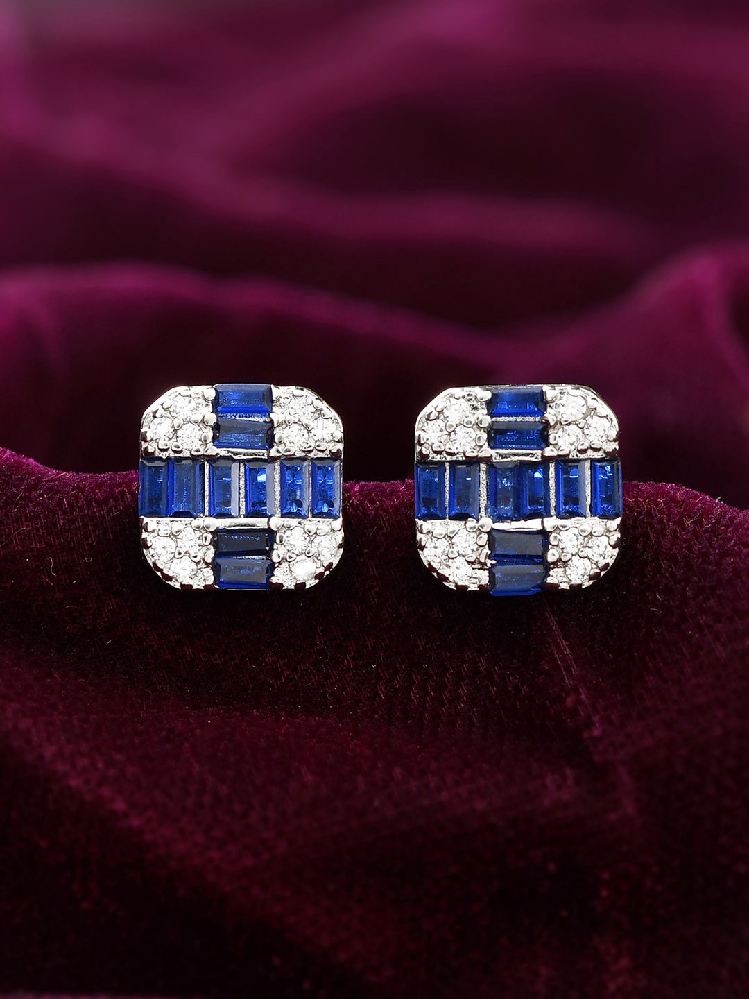 

Voylla Classic Studs Earrings, Silver