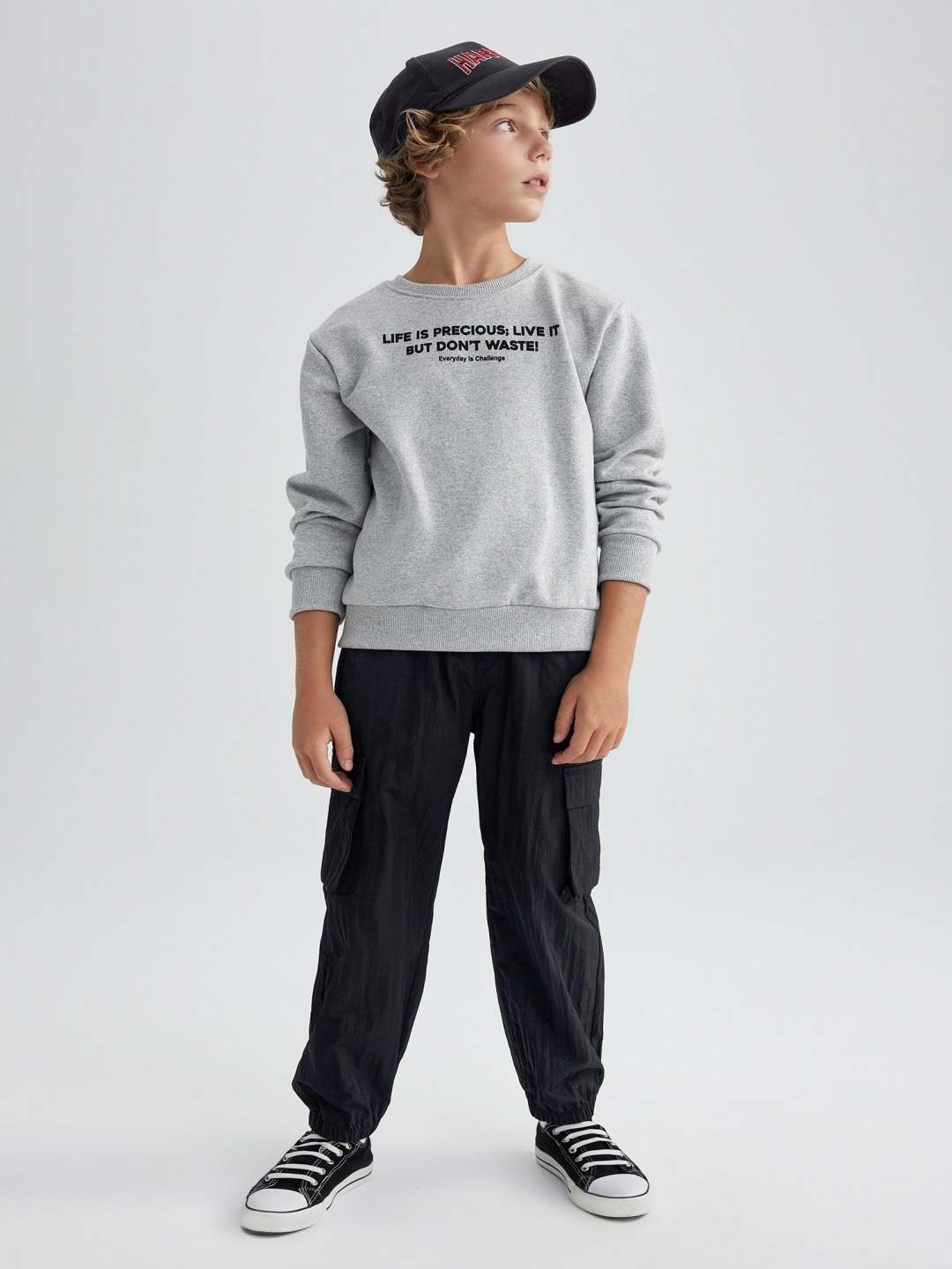 

DeFacto Boys Mid-Rise Regular Fit Trousers, Black
