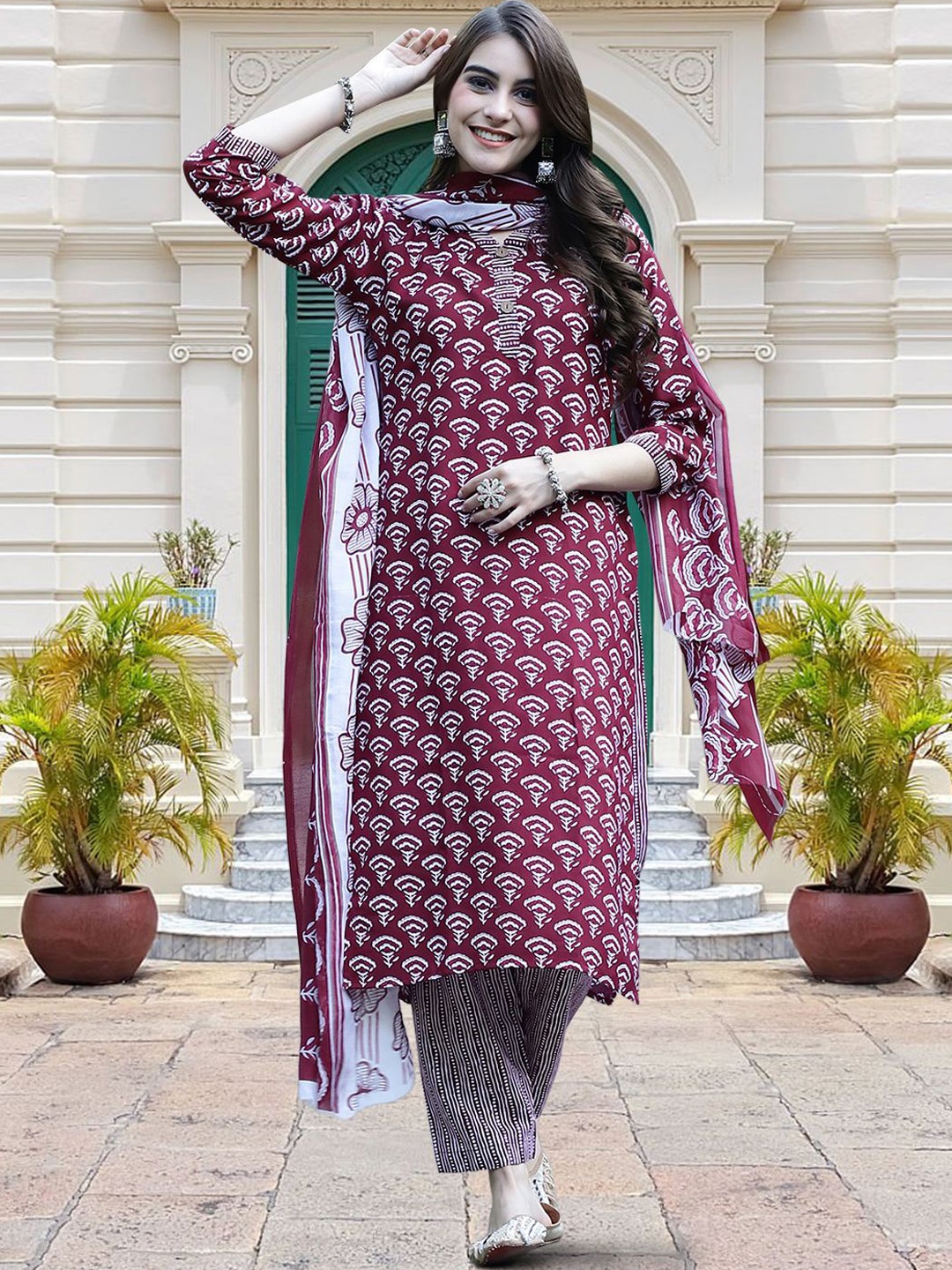 

Moda Rapido Women Floral Printed Regular Kurta with Trousers & With Dupatta, Maroon