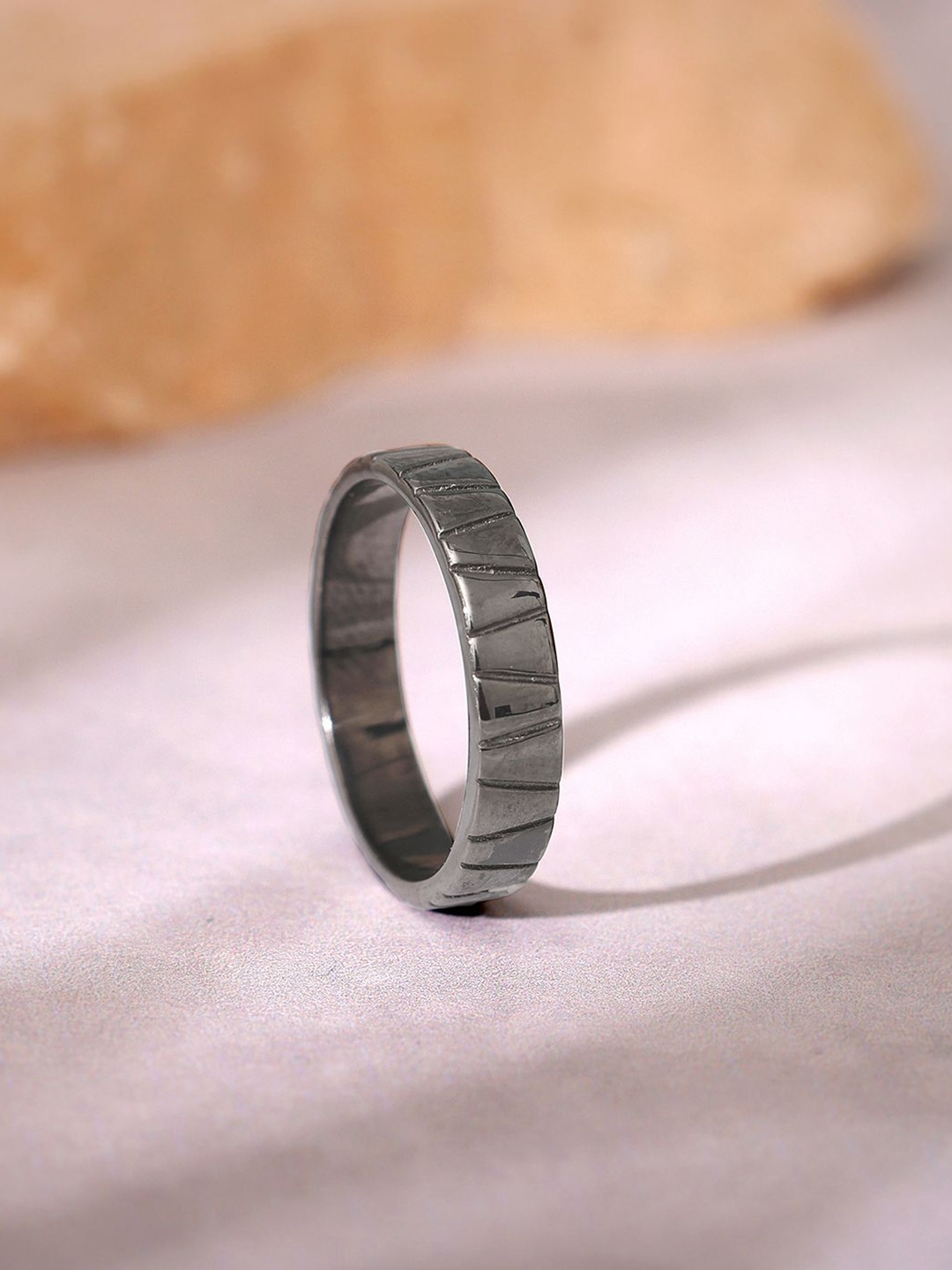 

GIVA Men 925 Sterling Silver Rhodium-Plated Knight Ring Fixed Size Indian - 20, Black