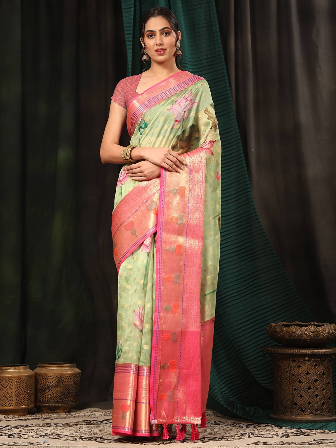 

DIVASTRI Floral Zari Art Silk Banarasi Saree, Green