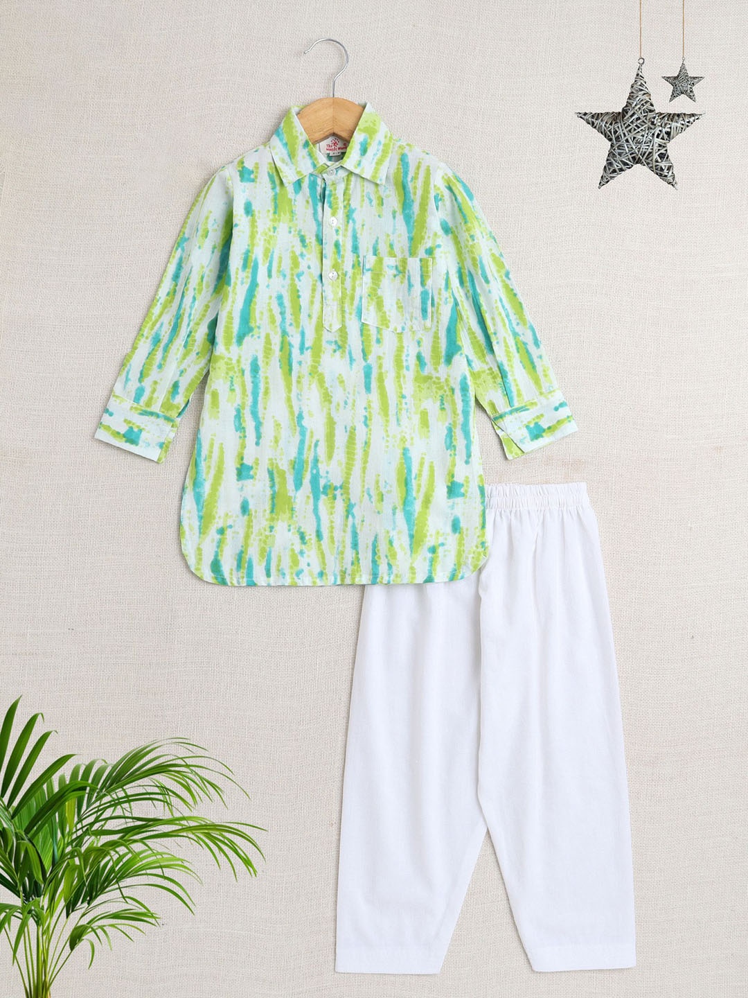 

The Magic Wand Boys Printed Regular Pure Cotton Kurta with Pyjamas, Green