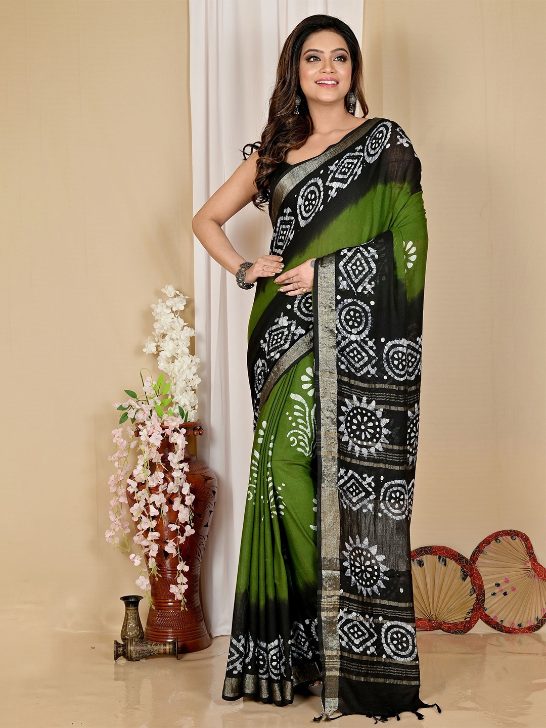 

PuJoy Batik Printed Zari Pure Cotton Taant Saree, Green