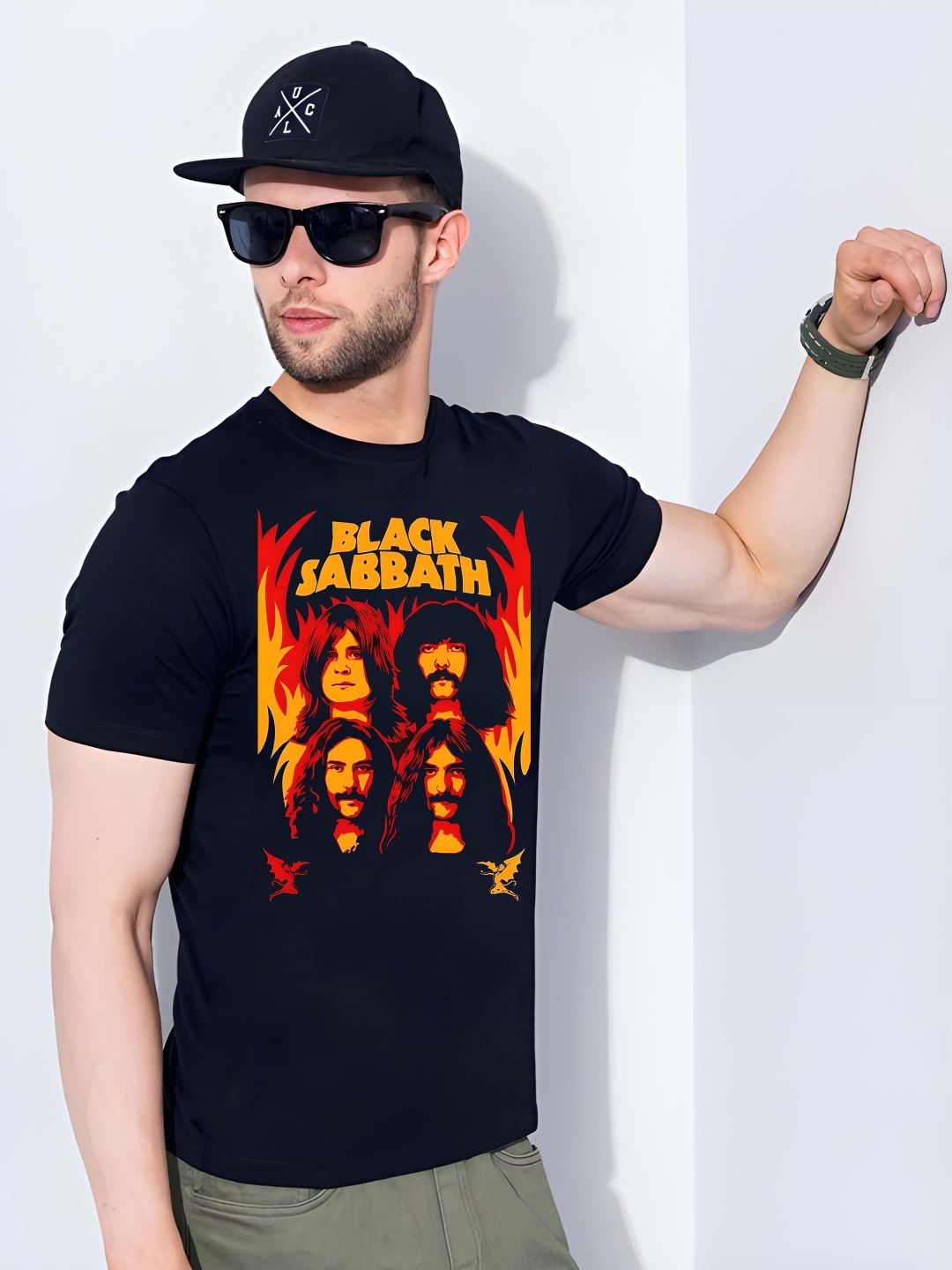 

BOWLIFESTYLE Men Graphic Printed Round Neck Cotton T-shirt, Black
