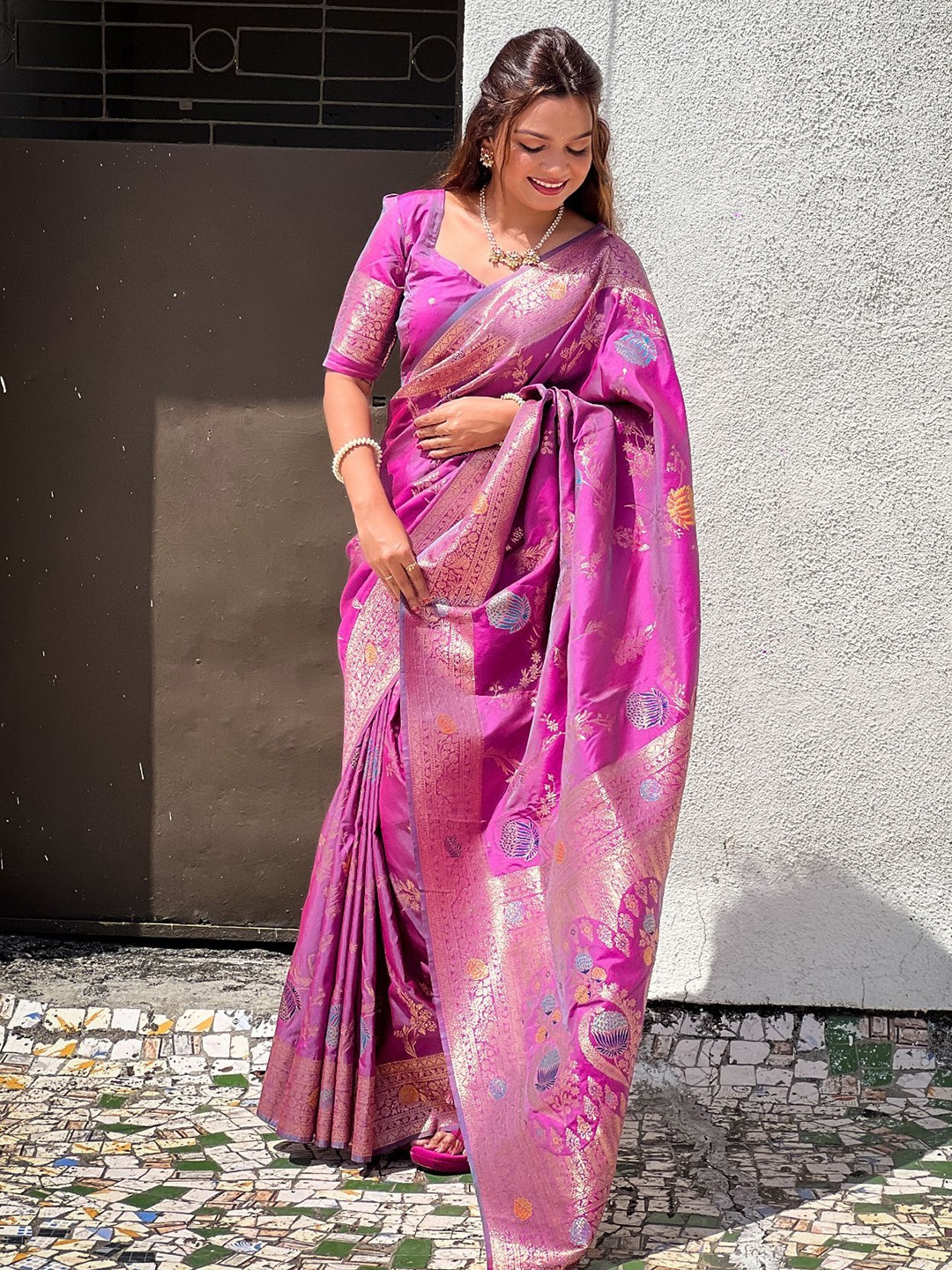 

Kriyansh Woven Design Zari Banarasi Saree, Pink