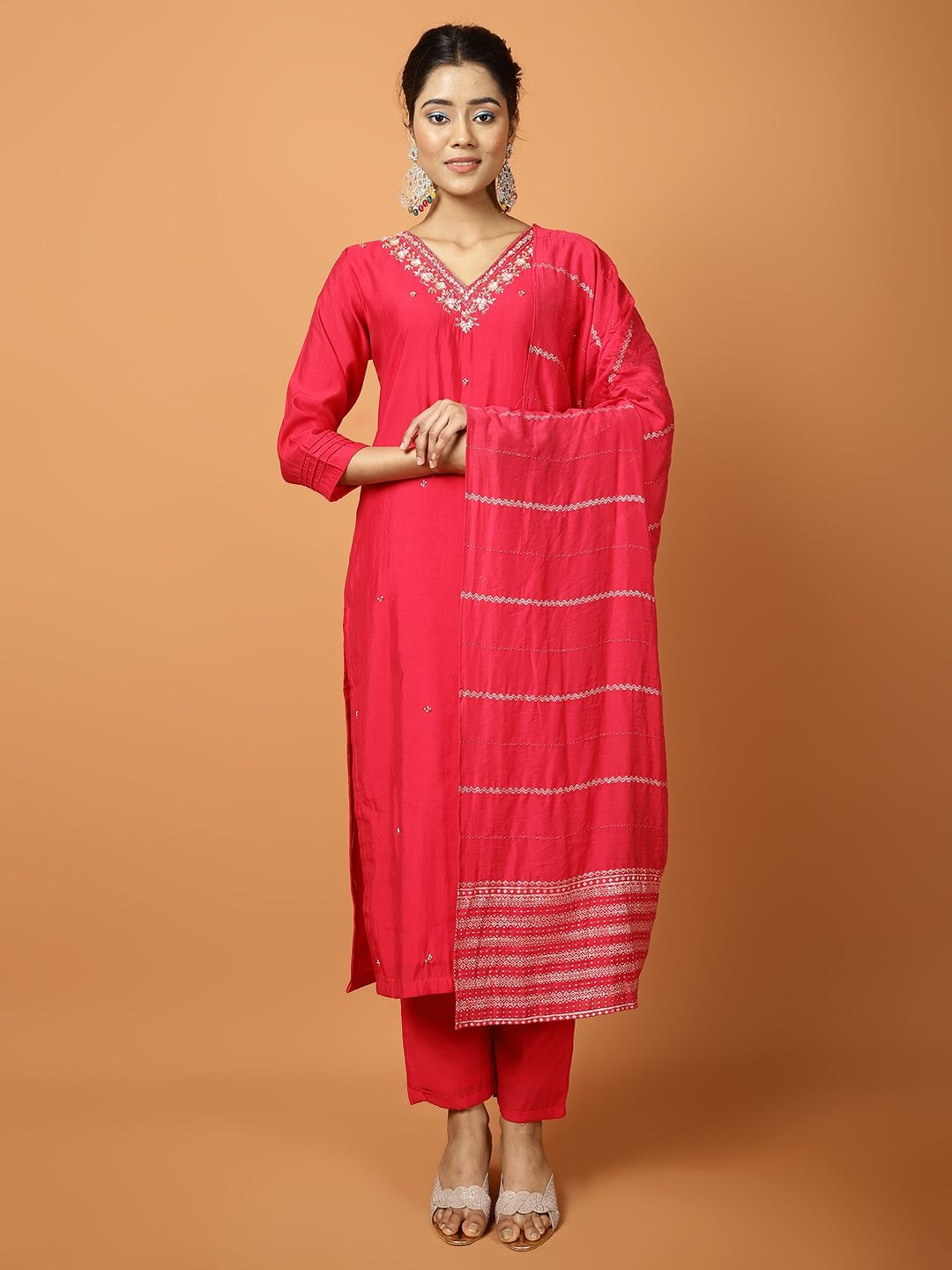 

Meena Bazaar Floral Embroidered V-Neck Thread Work Straight Kurta With Trouser And Dupatta, Red