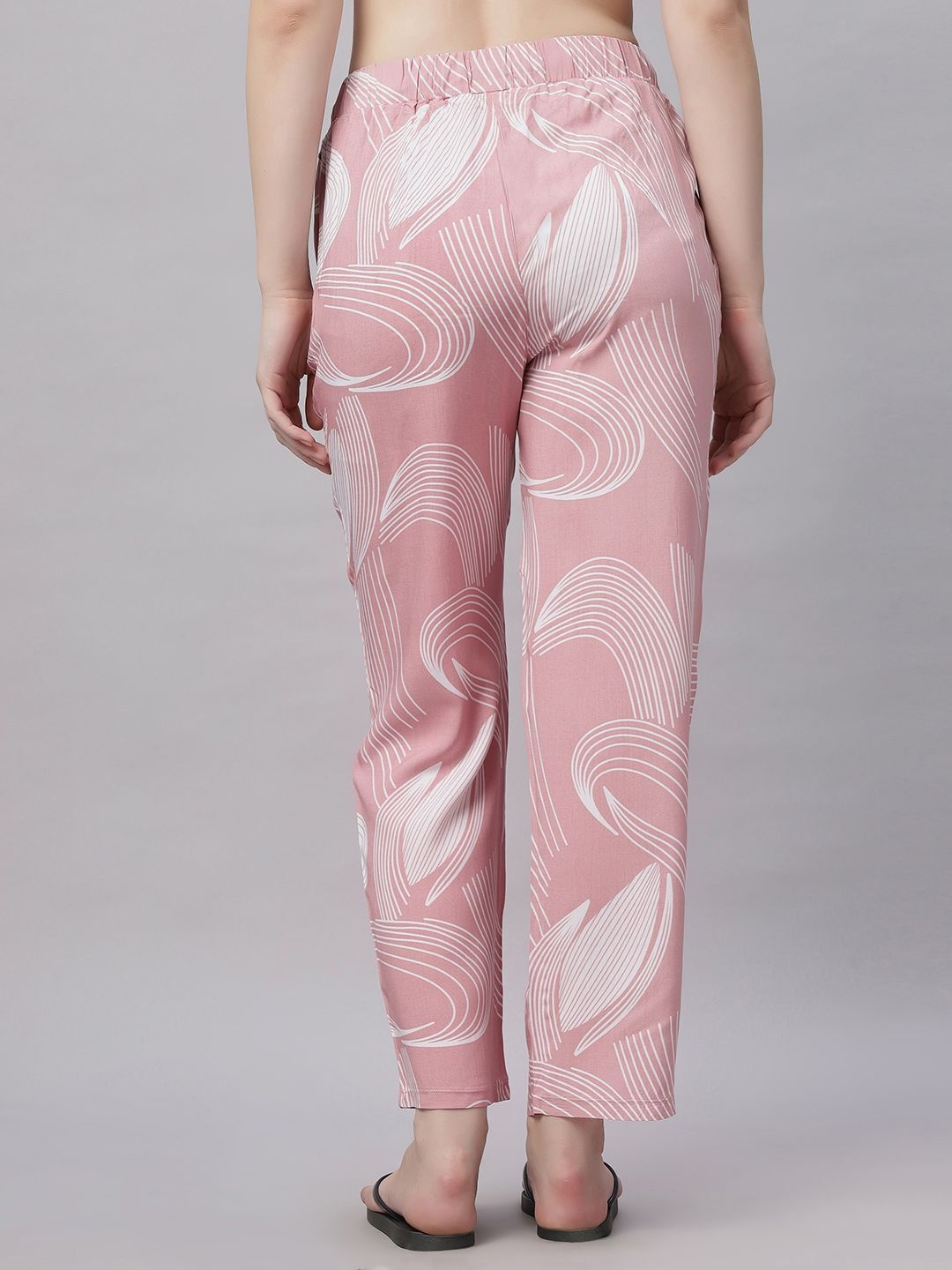 

Soie Women's Supersoft Rayon Printed Pyjamas with Pockets, Pink
