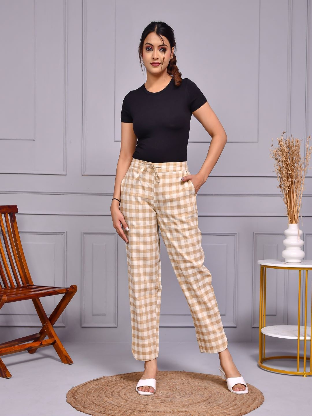 

Aspriya Women Printed Pure Cotton Mid-Rise Trousers, Beige