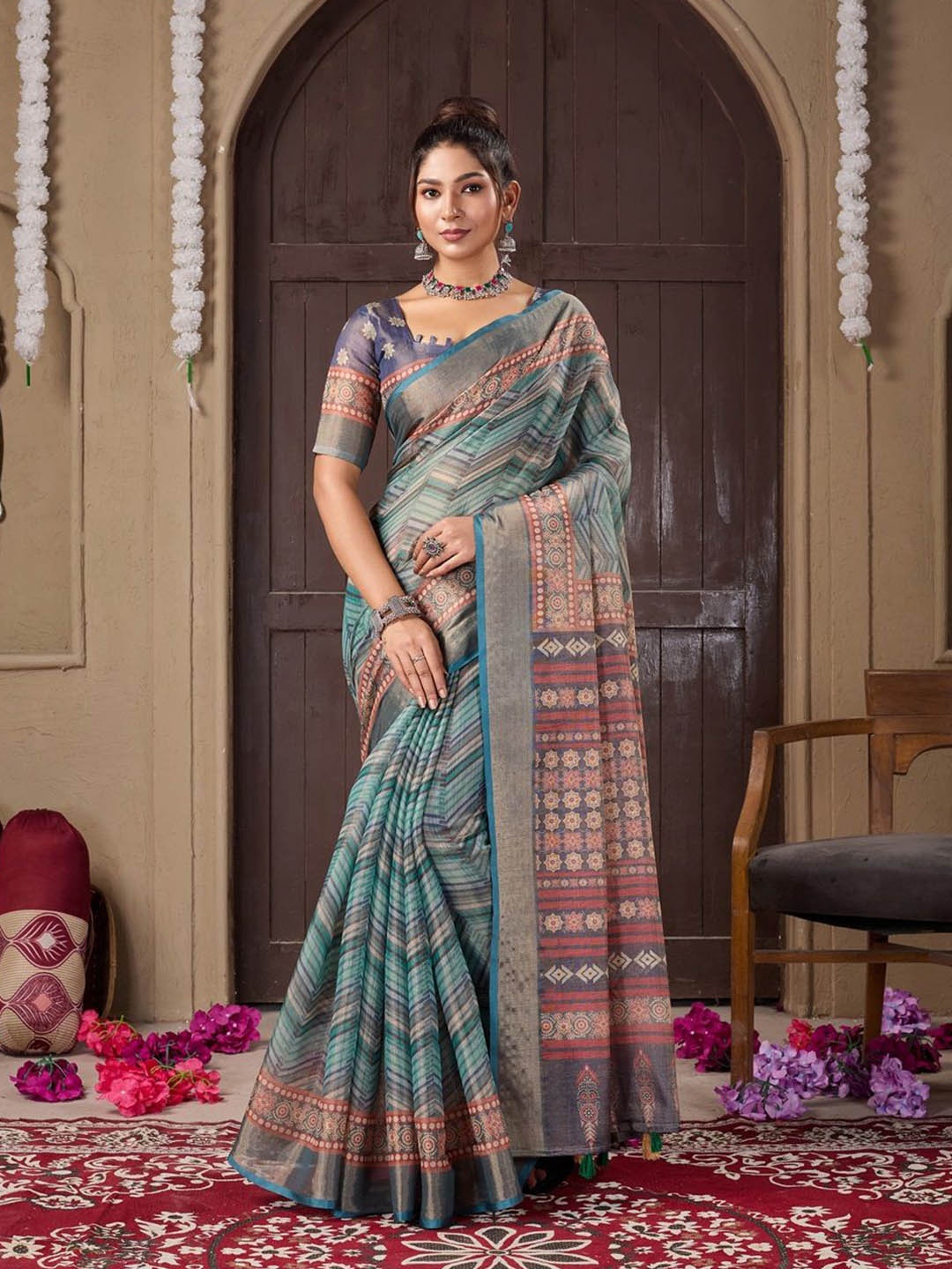 

Fashion FRICKS Geometric Printed Zari Saree, Blue