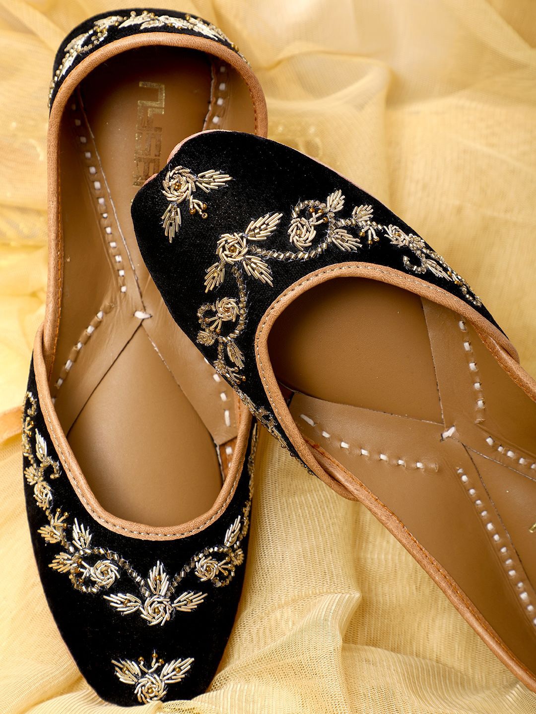 

Nysah Women Ethnic Embellished Mojaris Flats, Black