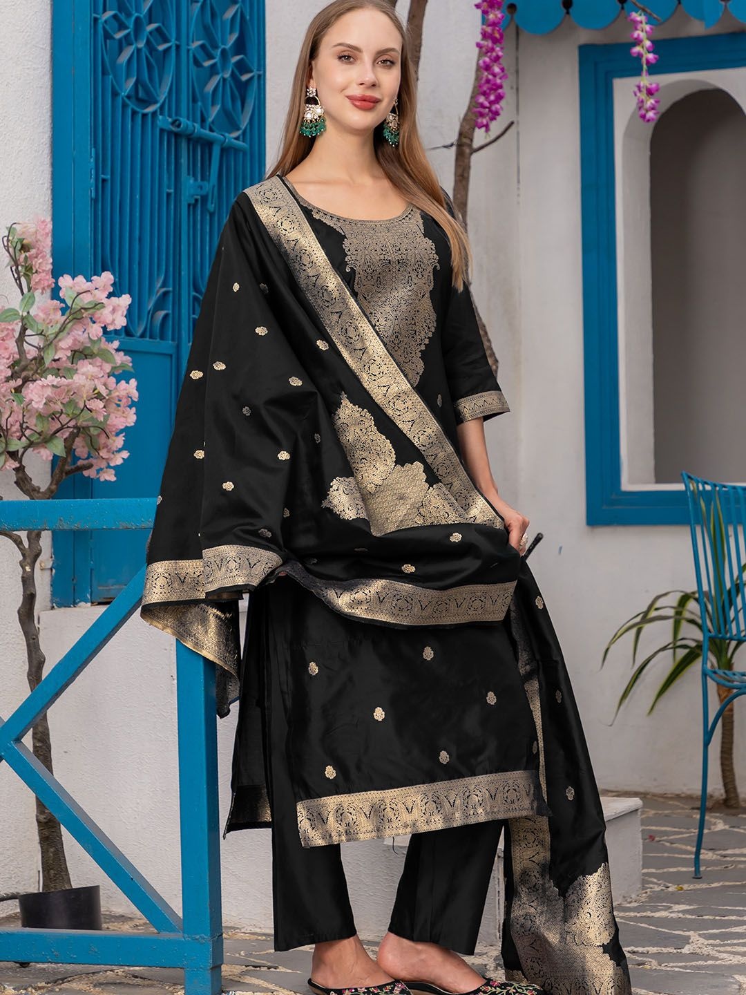 

BLACK SCISSOR Floral Printed Round Neck Straight Kurta With Trousers And Dupatta