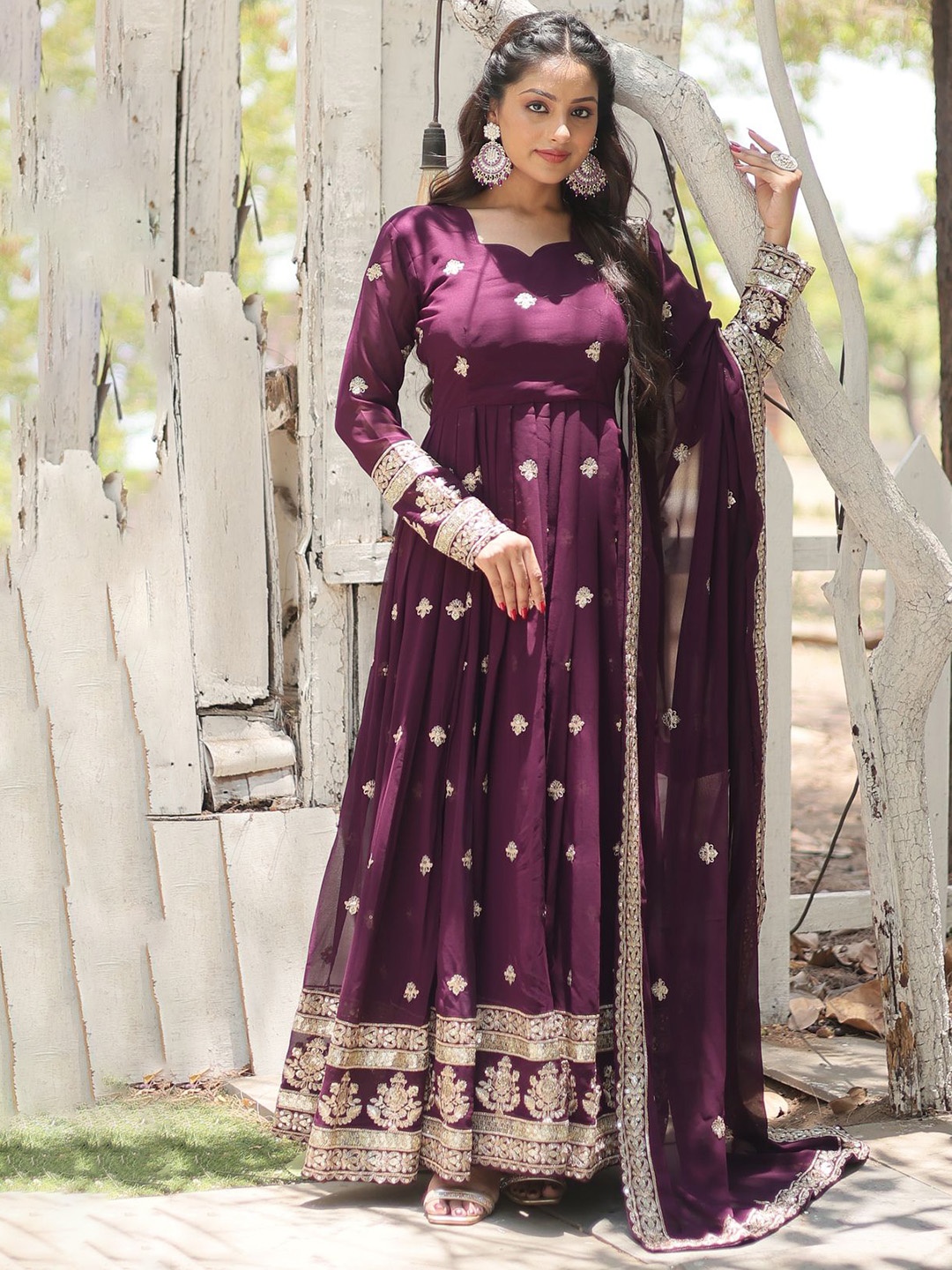 

KALINI Floral Embroidered Sweetheart Neck Sequinned Georgette Anarkali Kurta With Dupatta, Purple