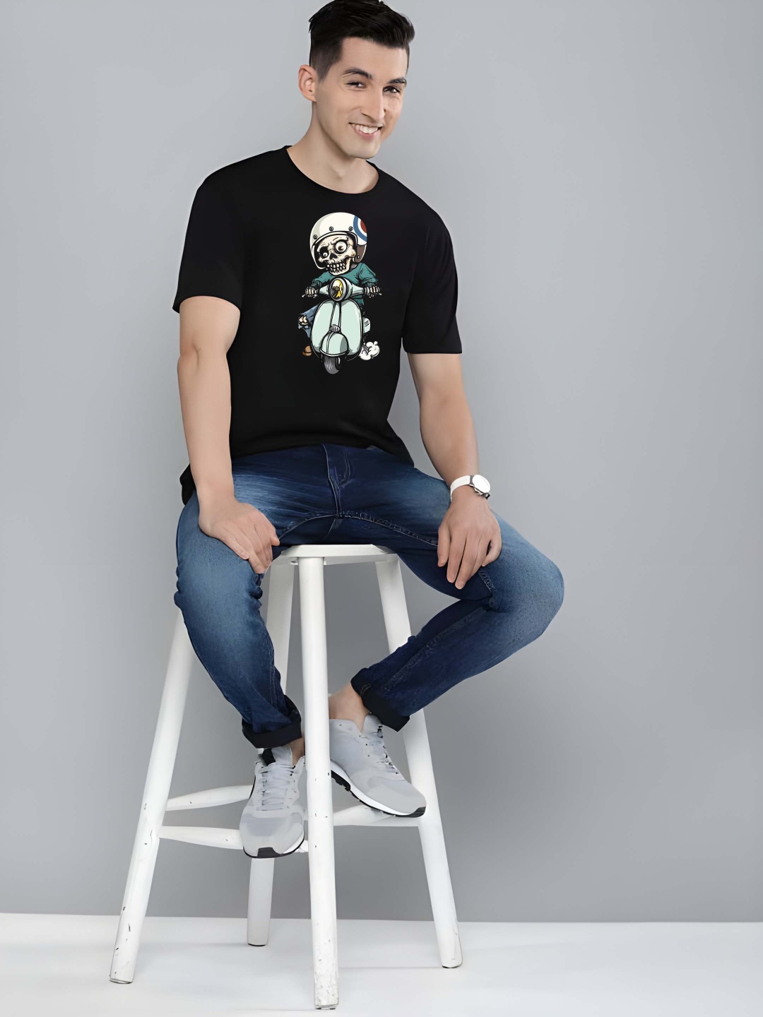 

BOWLIFESTYLE Men Graphic Printed Round Neck Cotton T-shirt, Black