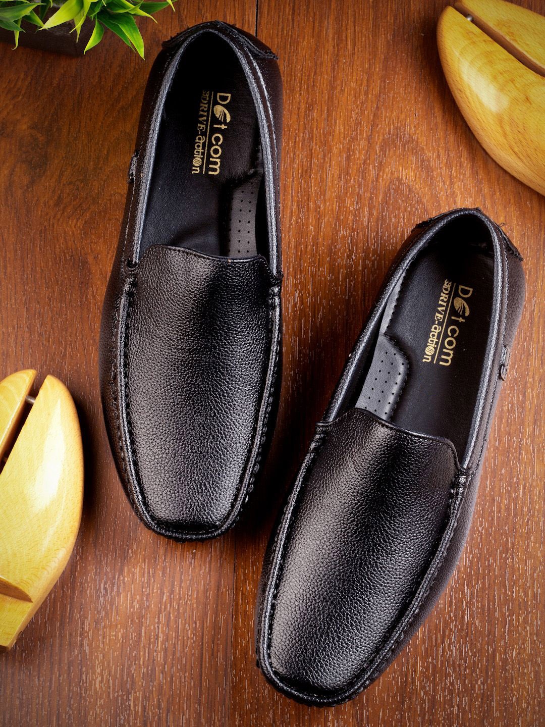 

Action Men Textured Loafers, Black
