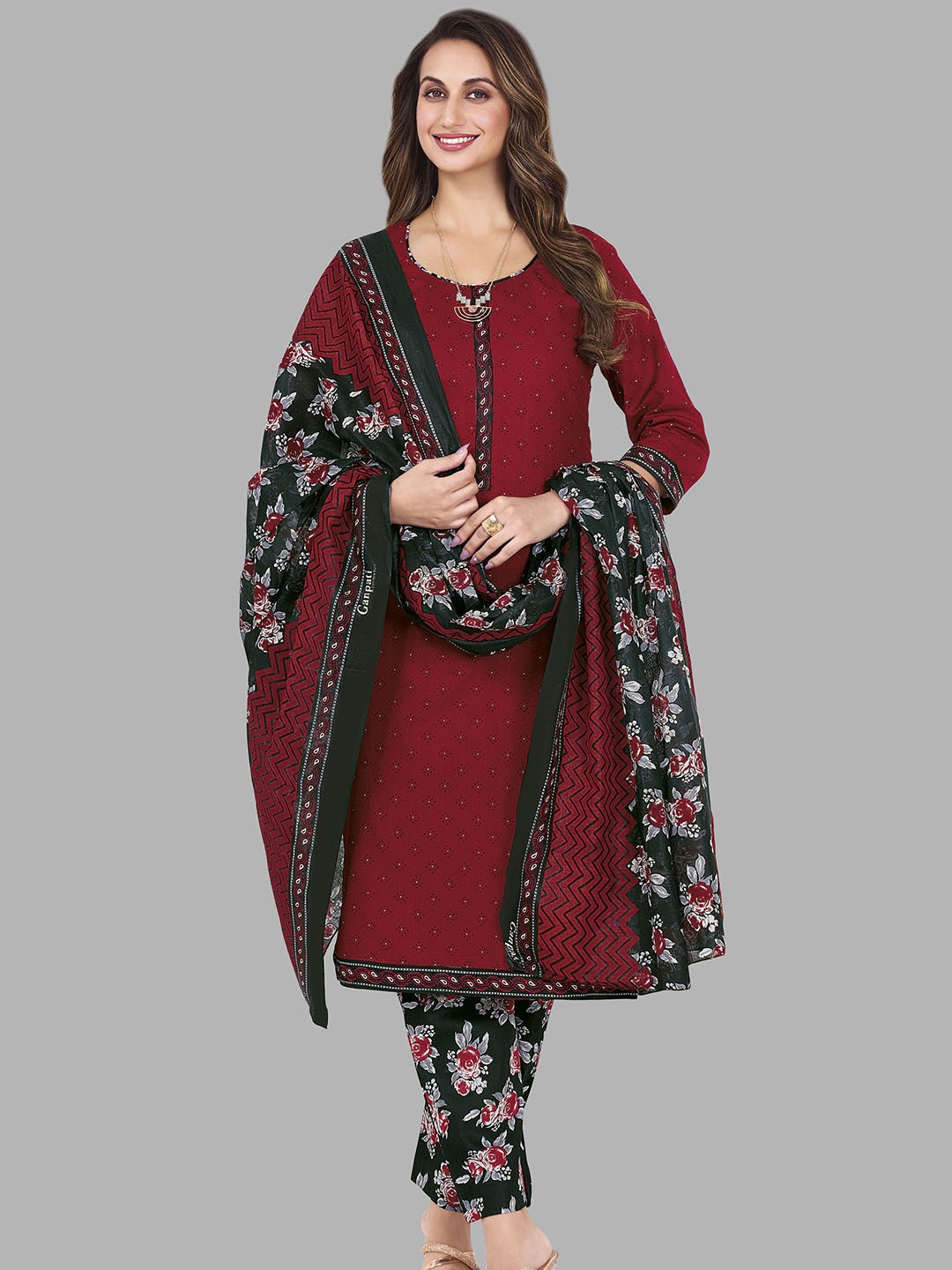 

Simmu Women Printed Regular Pure Cotton Kurta with Churidar & With Dupatta, Red