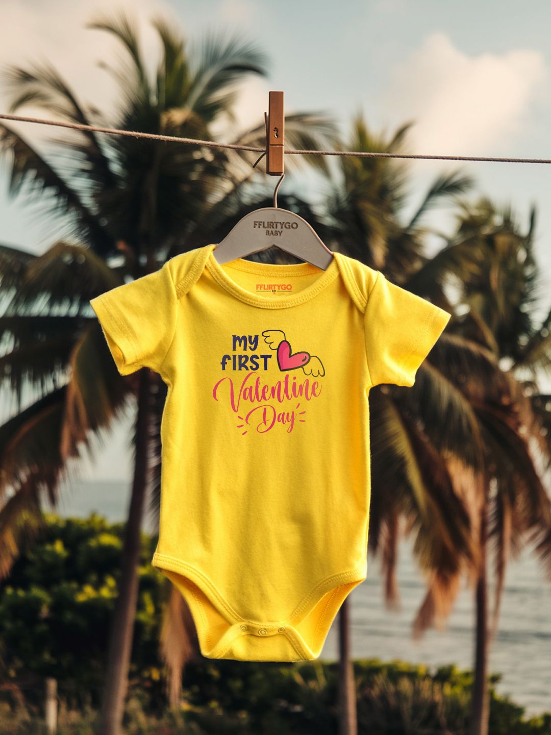 

FFLIRTYGO Infants Valentine Day Printed Cotton Bodysuit, Yellow