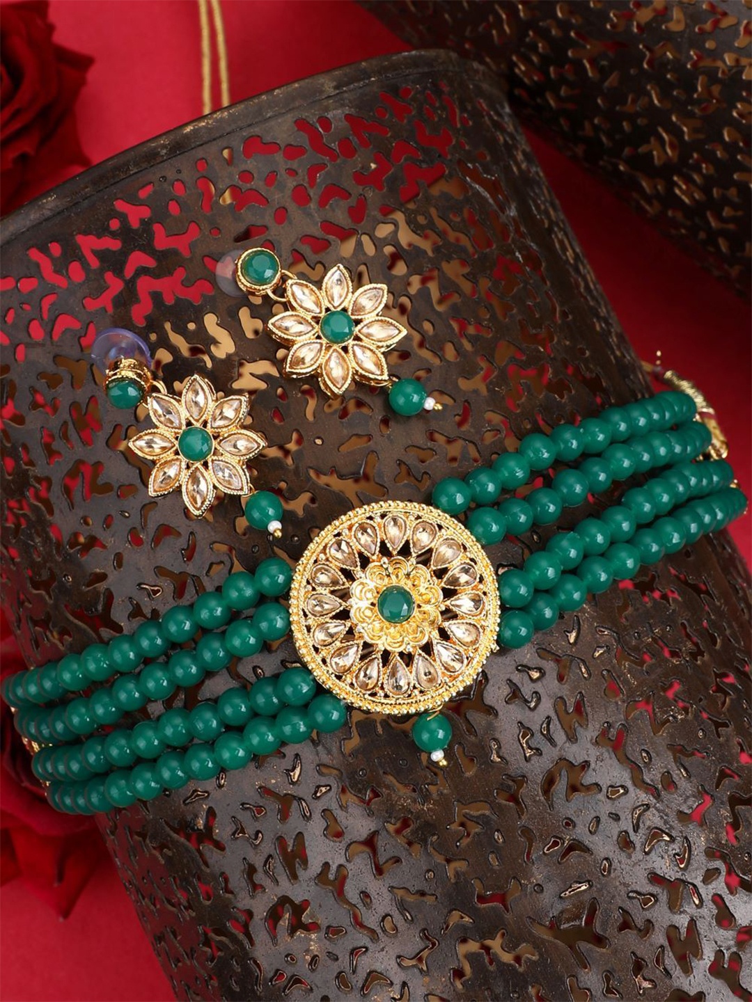 

EVY Gold Plated Kundan Studded & Beaded Choker Jewellery Set