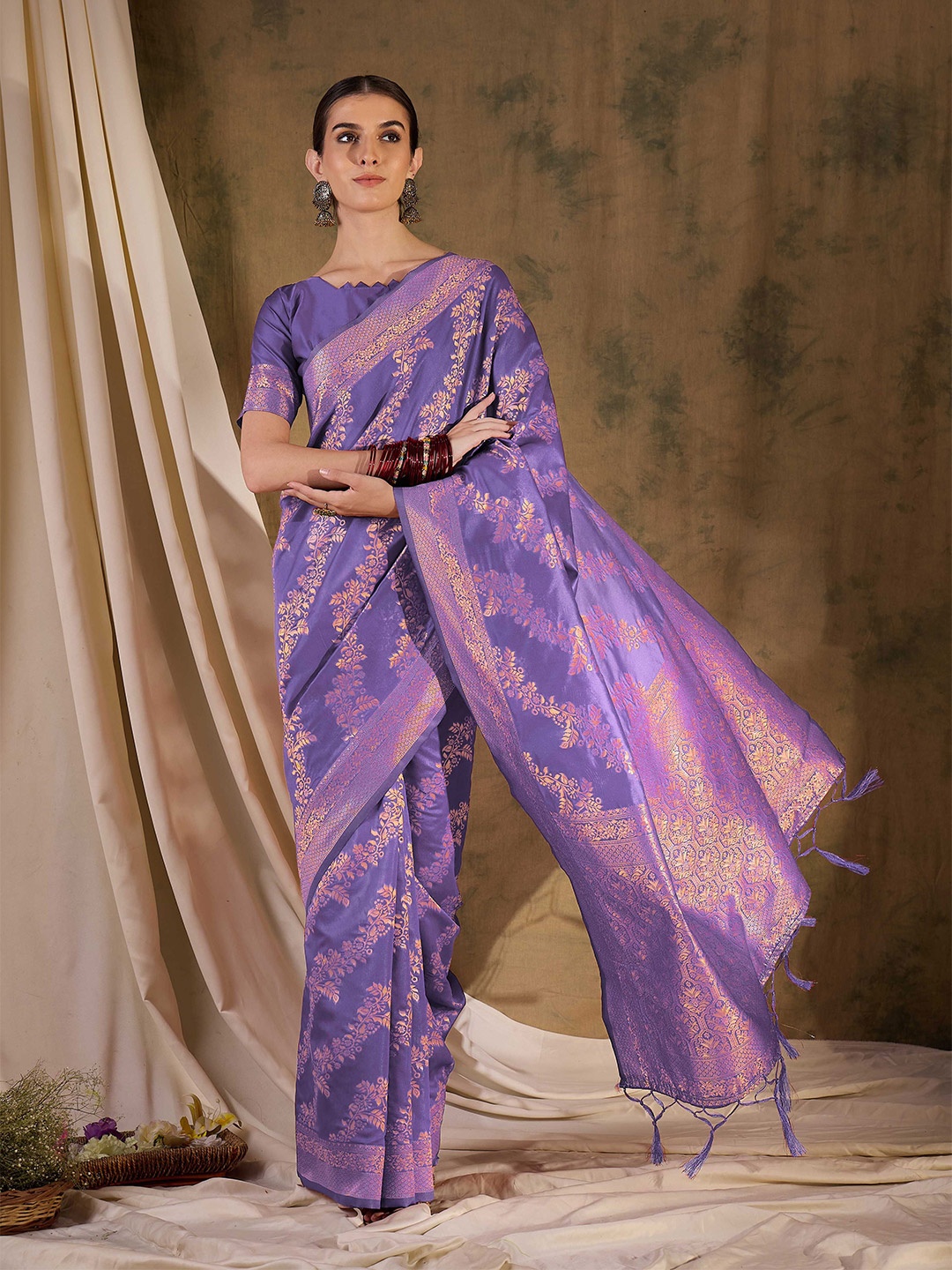 

DEVATITHI Ethnic Motifs Zari Silk Blend Banarasi Saree, Lavender