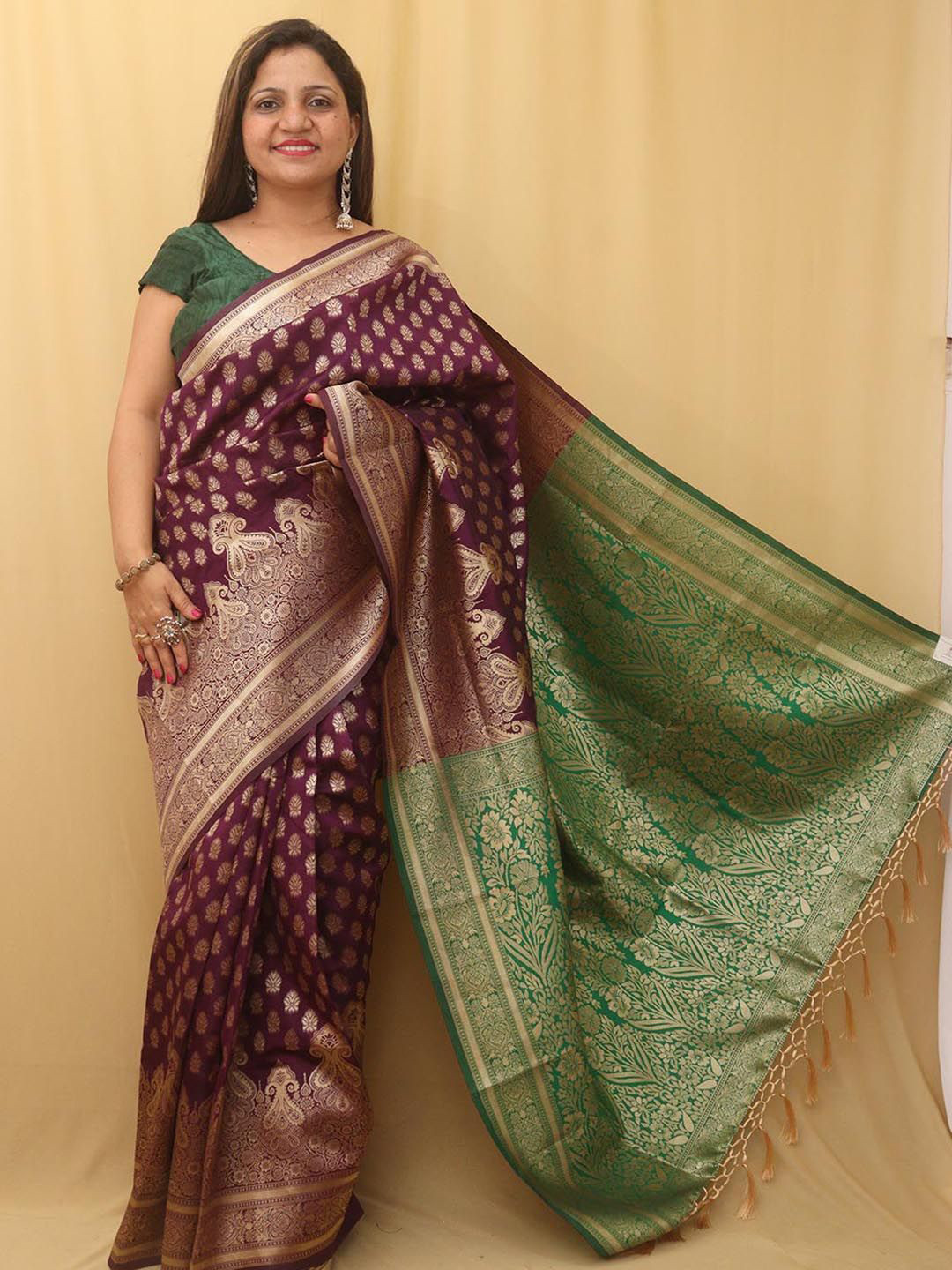 

Luxurionworld Woven Design Zari Banarasi Saree, Purple