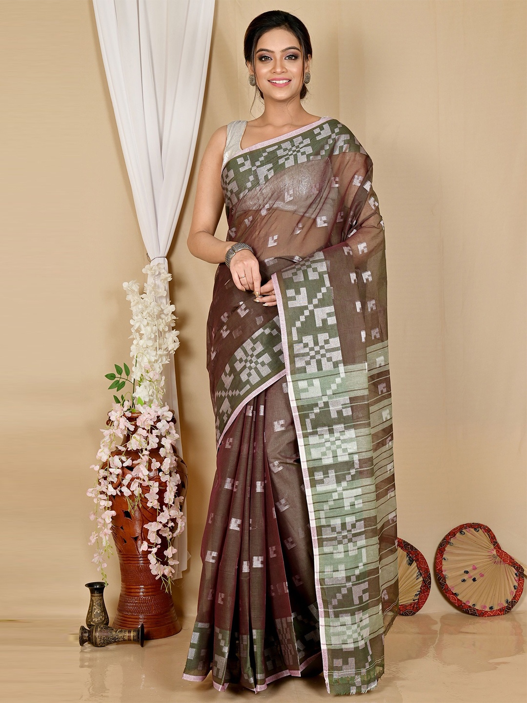 

DipDiya Woven Design Pure Cotton Taant Saree, Brown