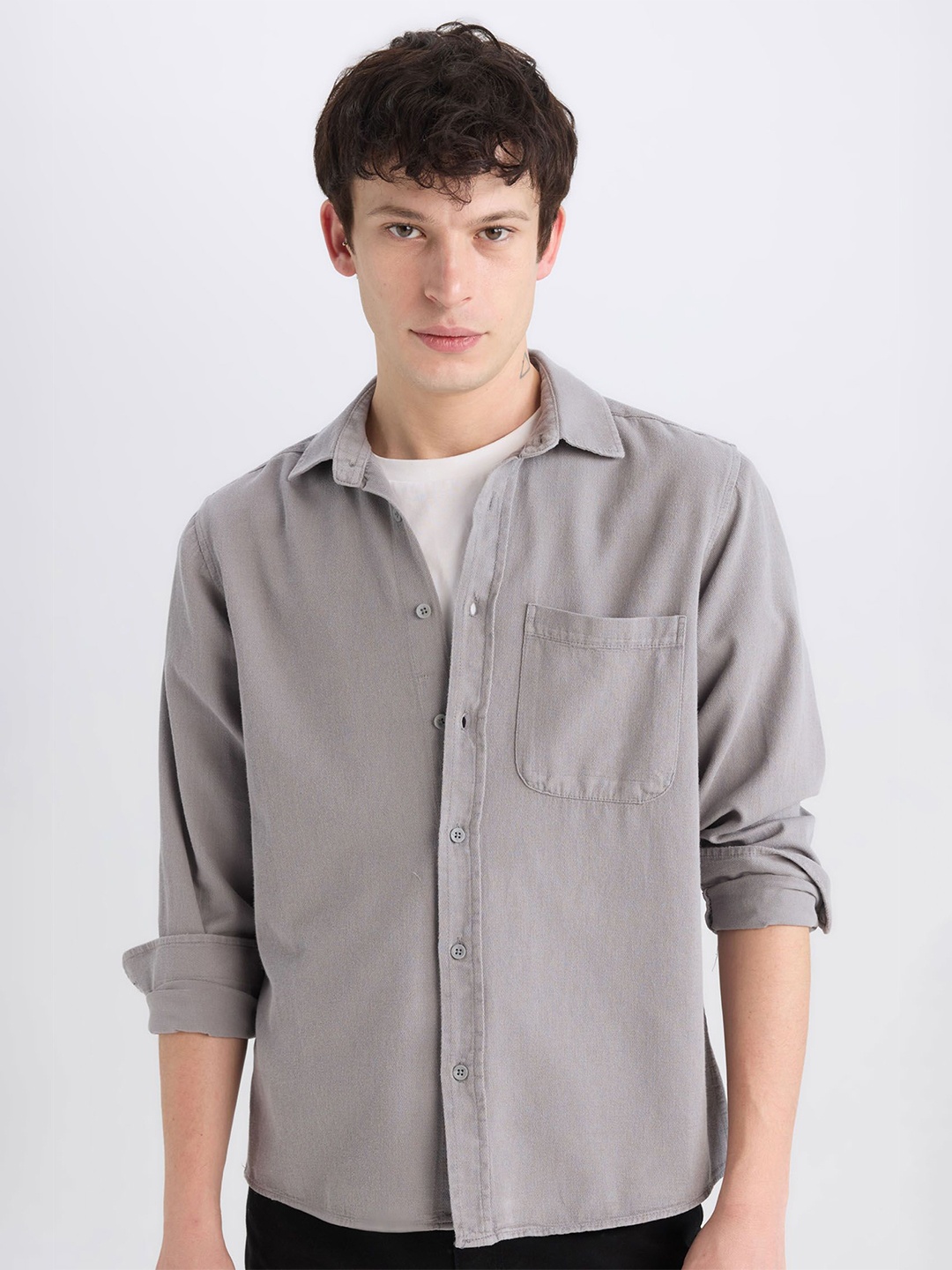 

DeFacto Men Spread Collar Solid Cotton Casual Shirt, Grey