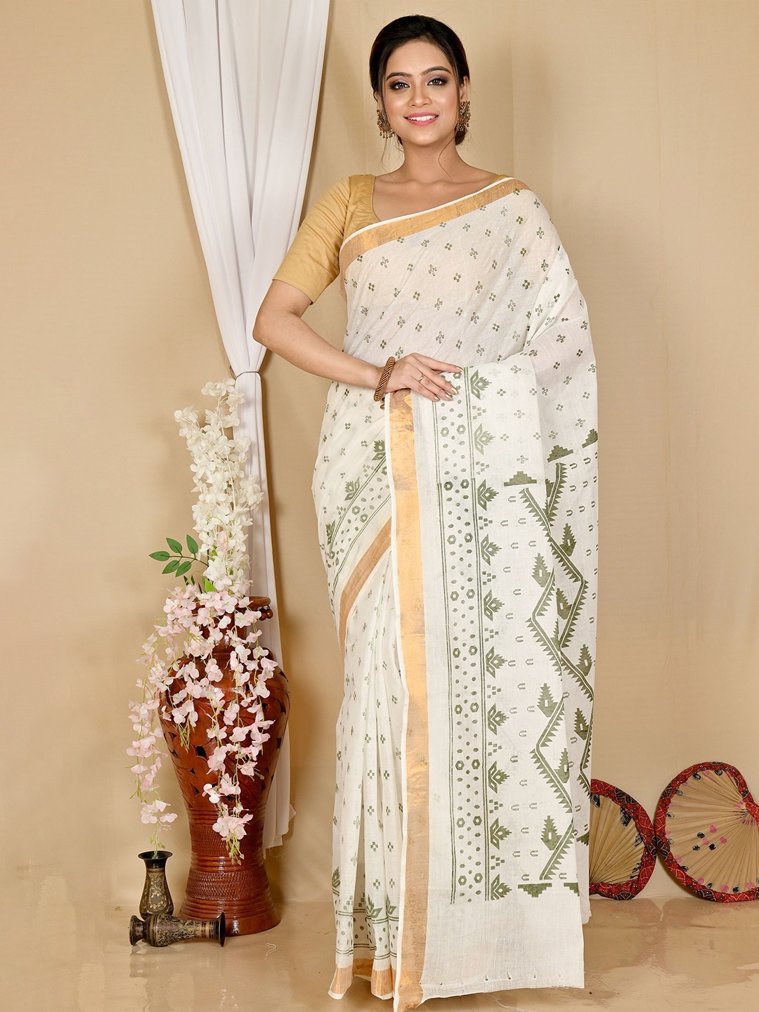 

DipDiya Woven Design Zari Pure Cotton Taant Saree, White