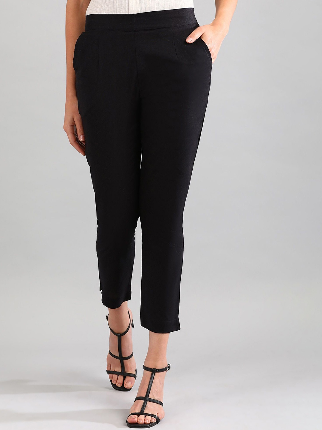 

AURELIA Women Trousers, Black