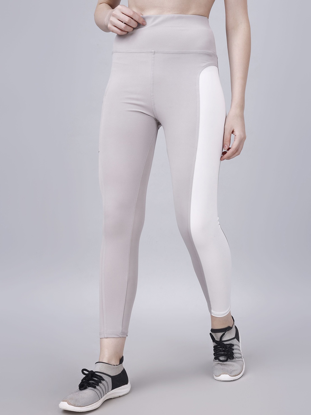 

POOJARAN SAREE Colourblocked High Rise Tights, Grey