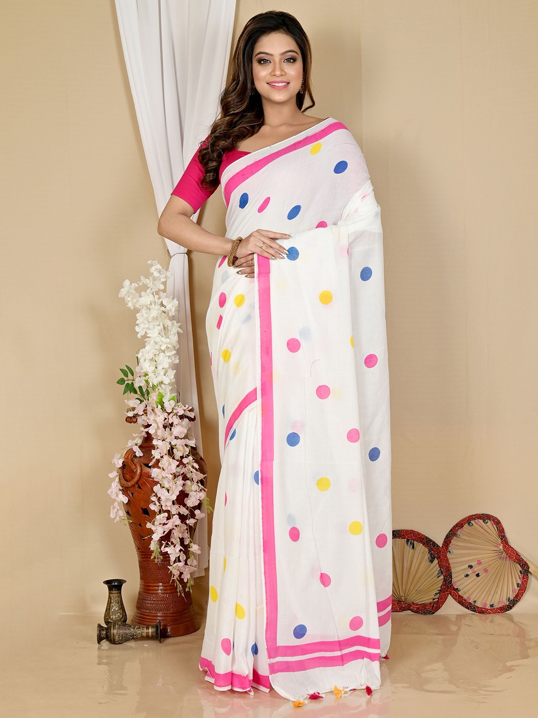 

DipDiya Polka Dot Pure Cotton Taant Saree, White