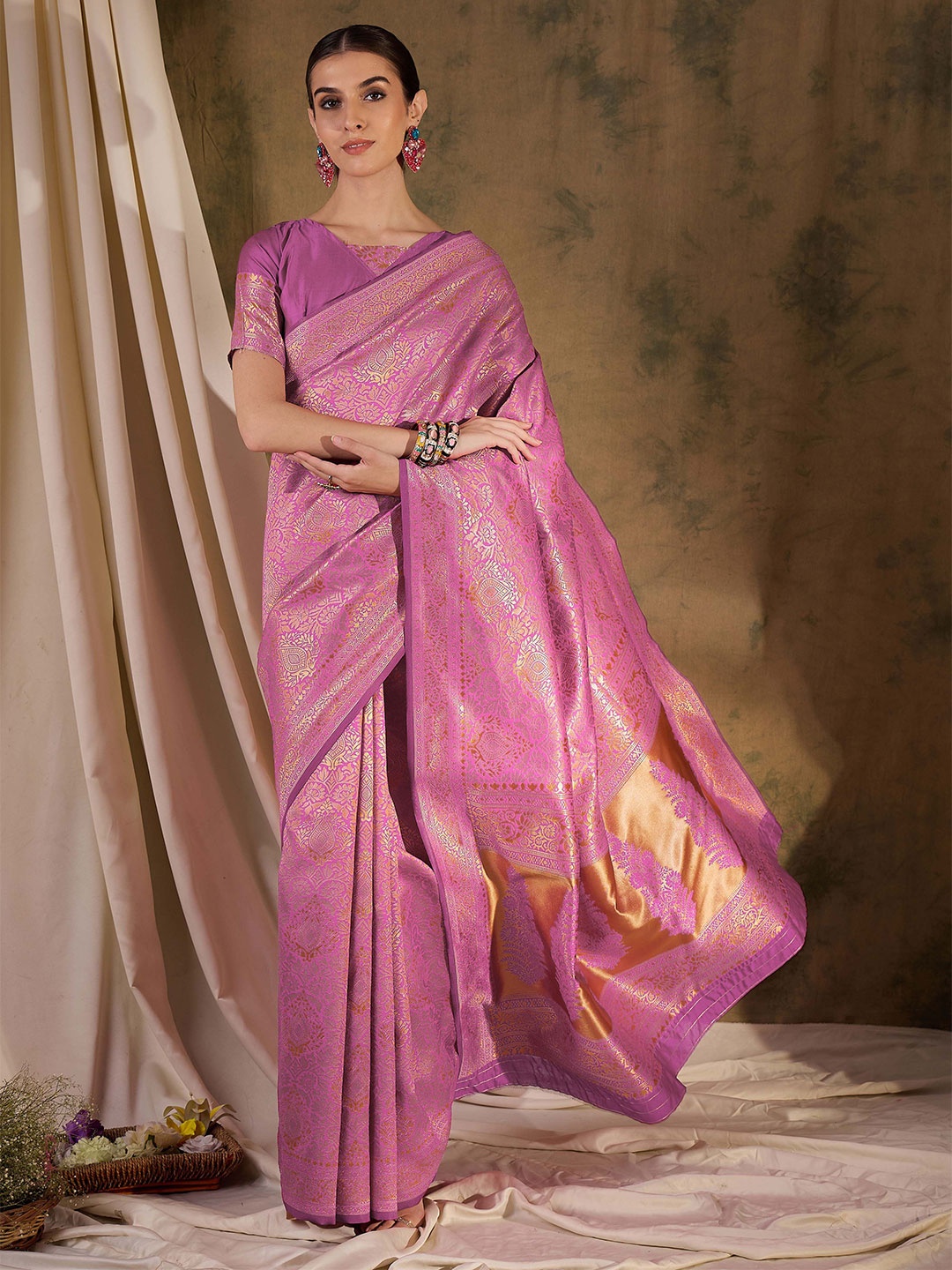 

DEVATITHI Ethnic Motifs Zari Silk Blend Banarasi Saree, Pink