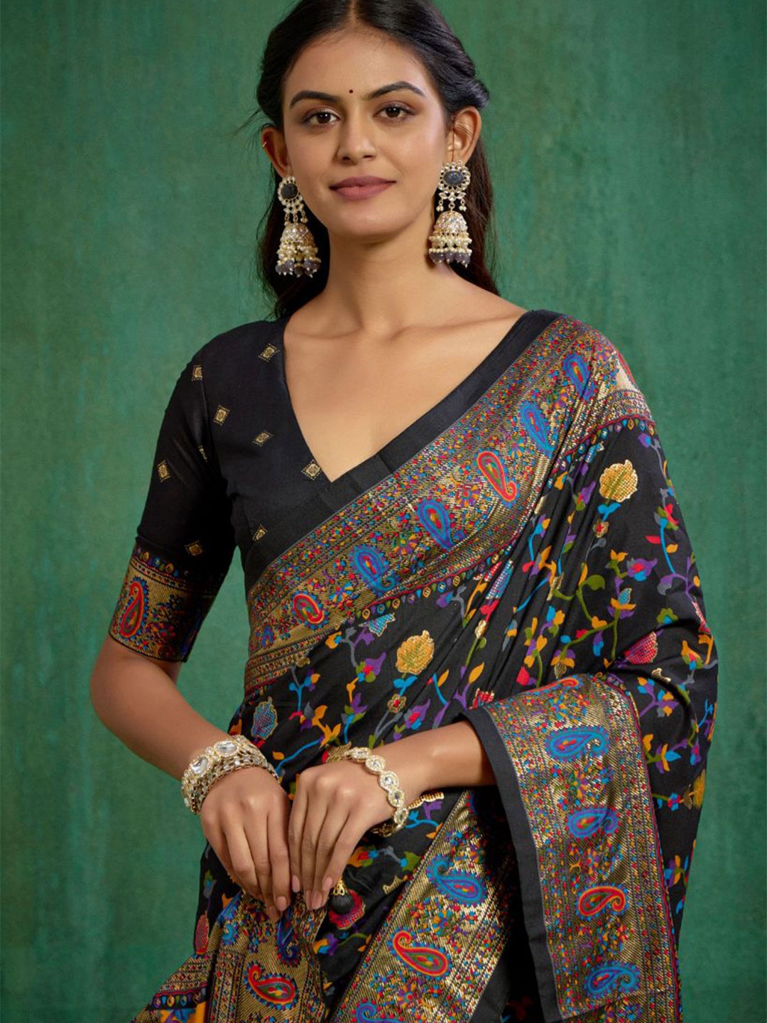 

Sangria Floral Printed Woven Design Tussar Saree With Blouse Piece, Black