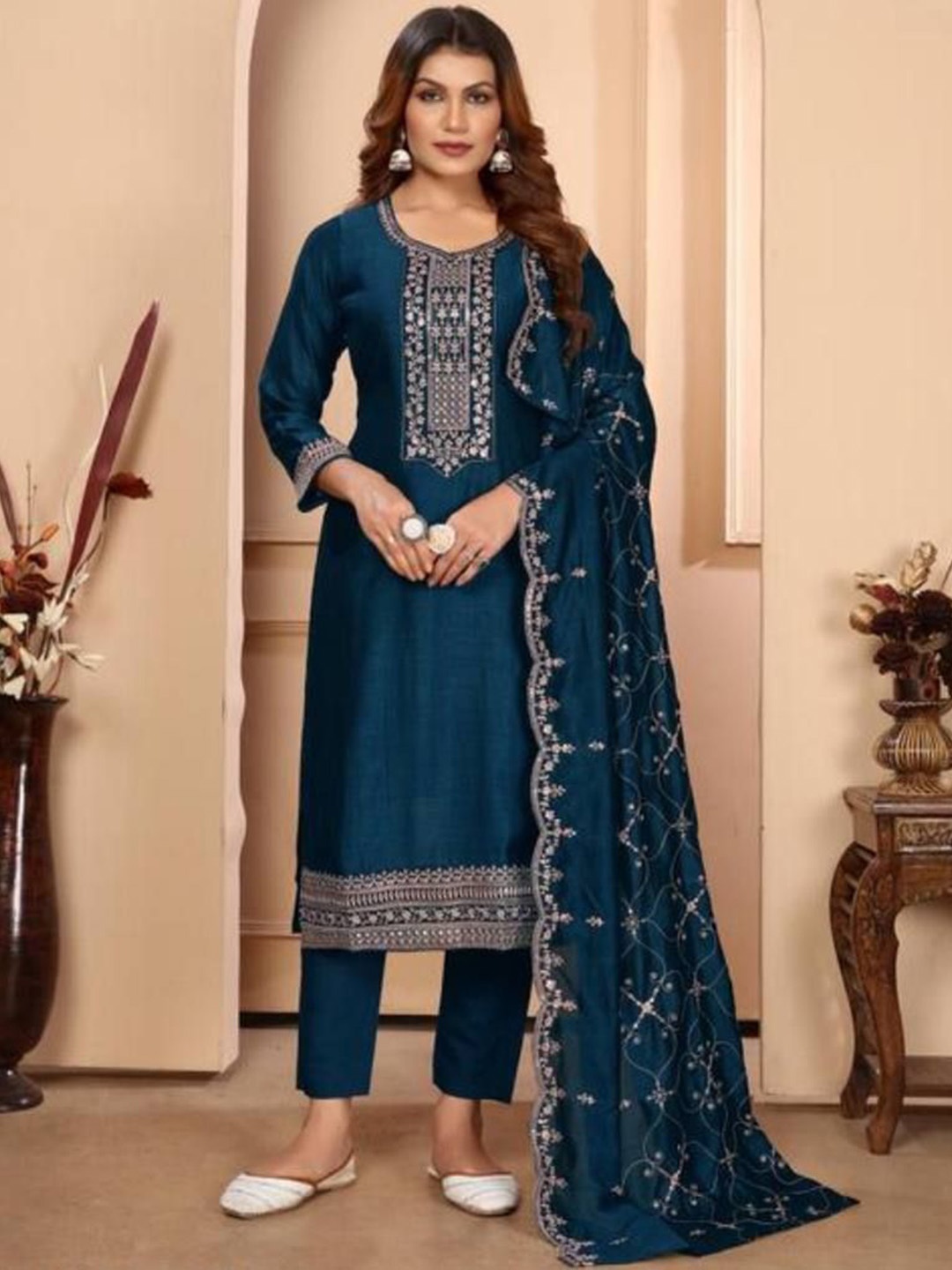 

KOTRONS Floral Embroidered Sweetheart Thread Work Pure Silk Kurta With Trousers & Dupatta, Teal