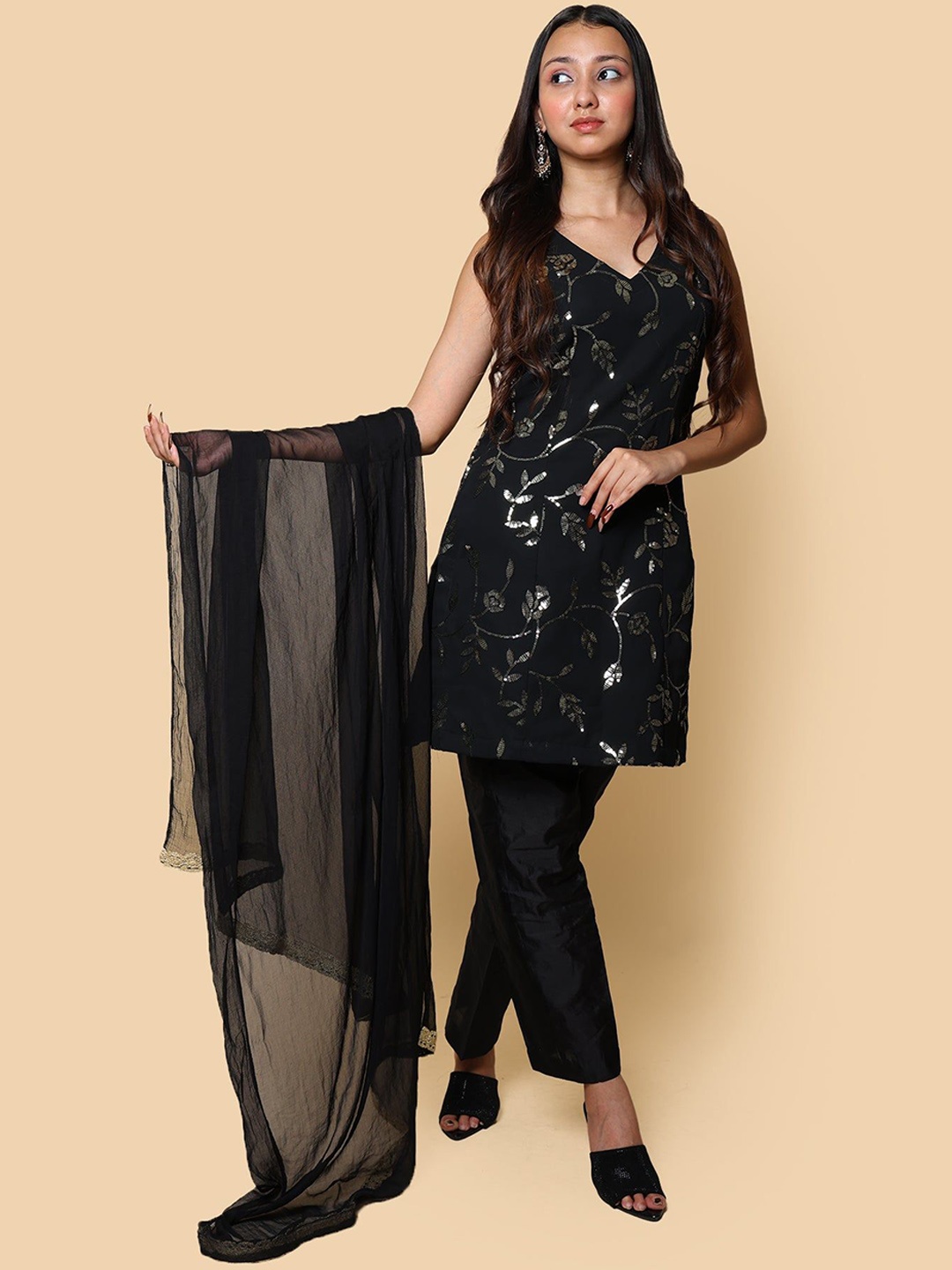 

KELLPAR Women Floral Embroidered Regular Sequinned Kurti with Trousers & With Dupatta, Black