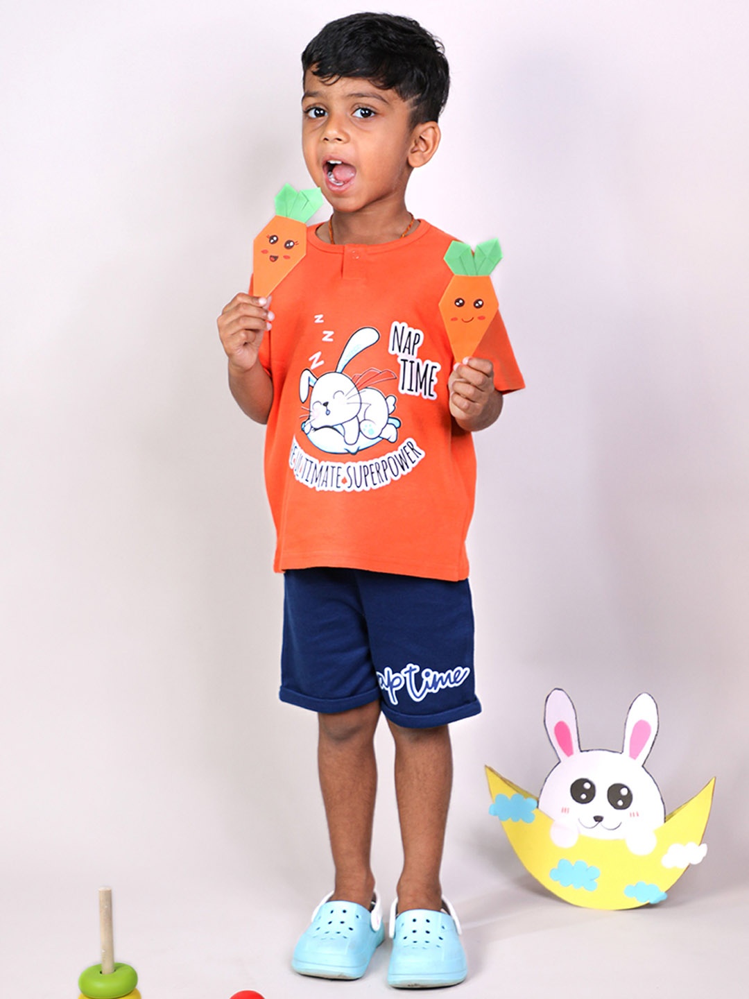 

Totle Boys Printed Mid-Rise Shorts, Navy blue