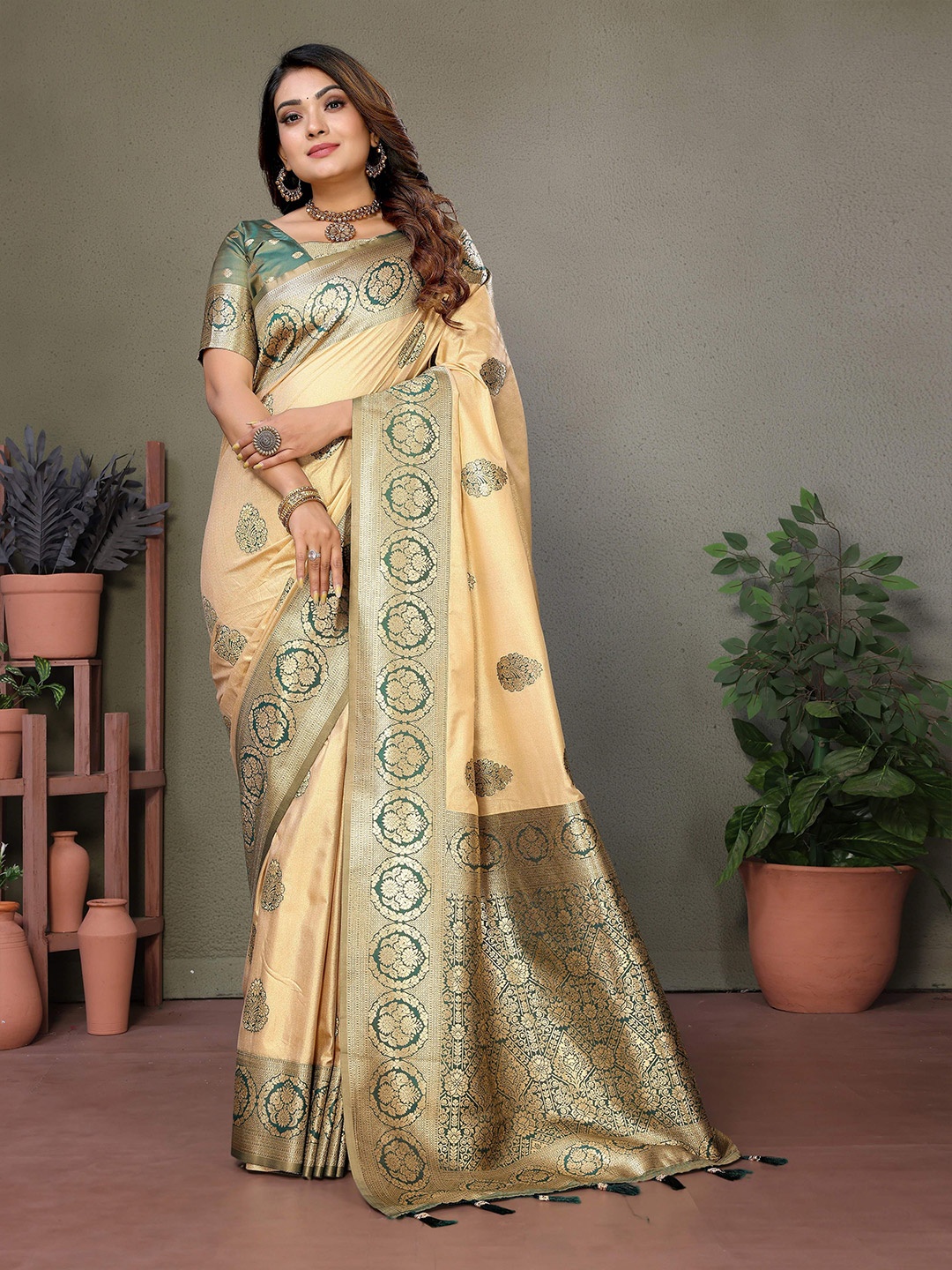 

Vintro Woven Design Zari Pure Silk Banarasi Saree, Cream