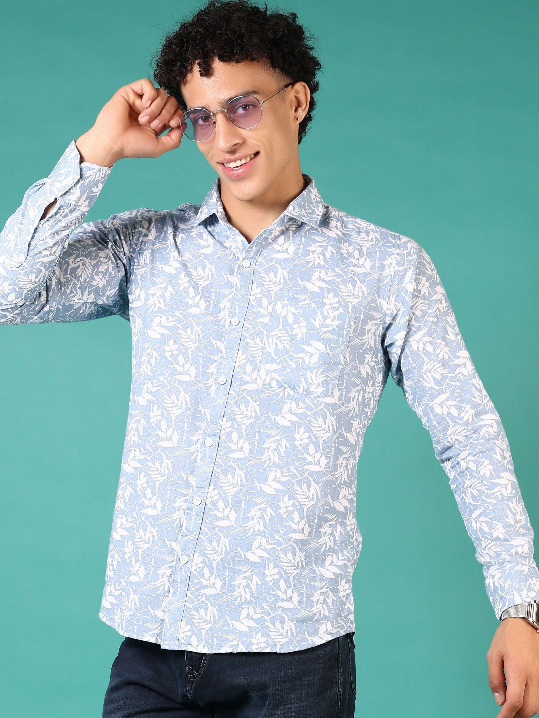 

V-Mart Men Spread Collar Floral Printed Cotton Casual Shirt, Blue