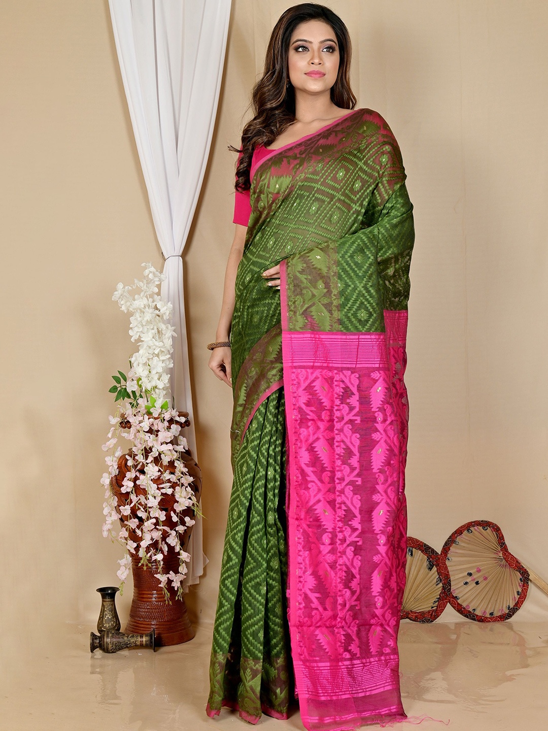 

PuJoy Woven Design Jamdani Saree, Green
