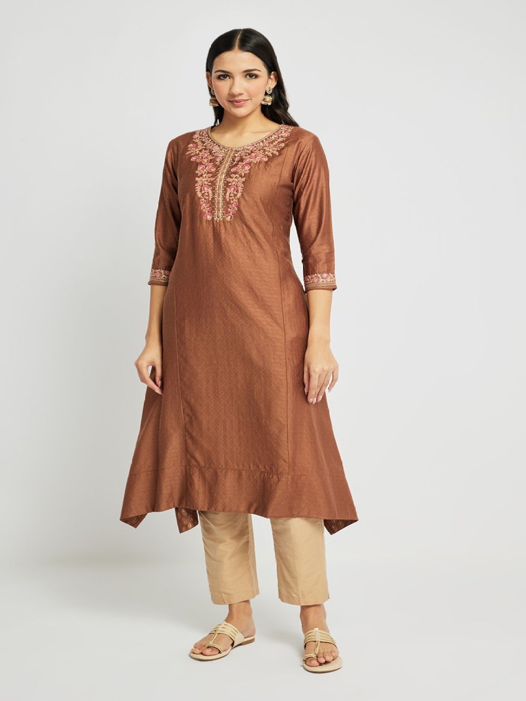

Span Floral Embroidered Round Neck A-Line Kurta, Brown