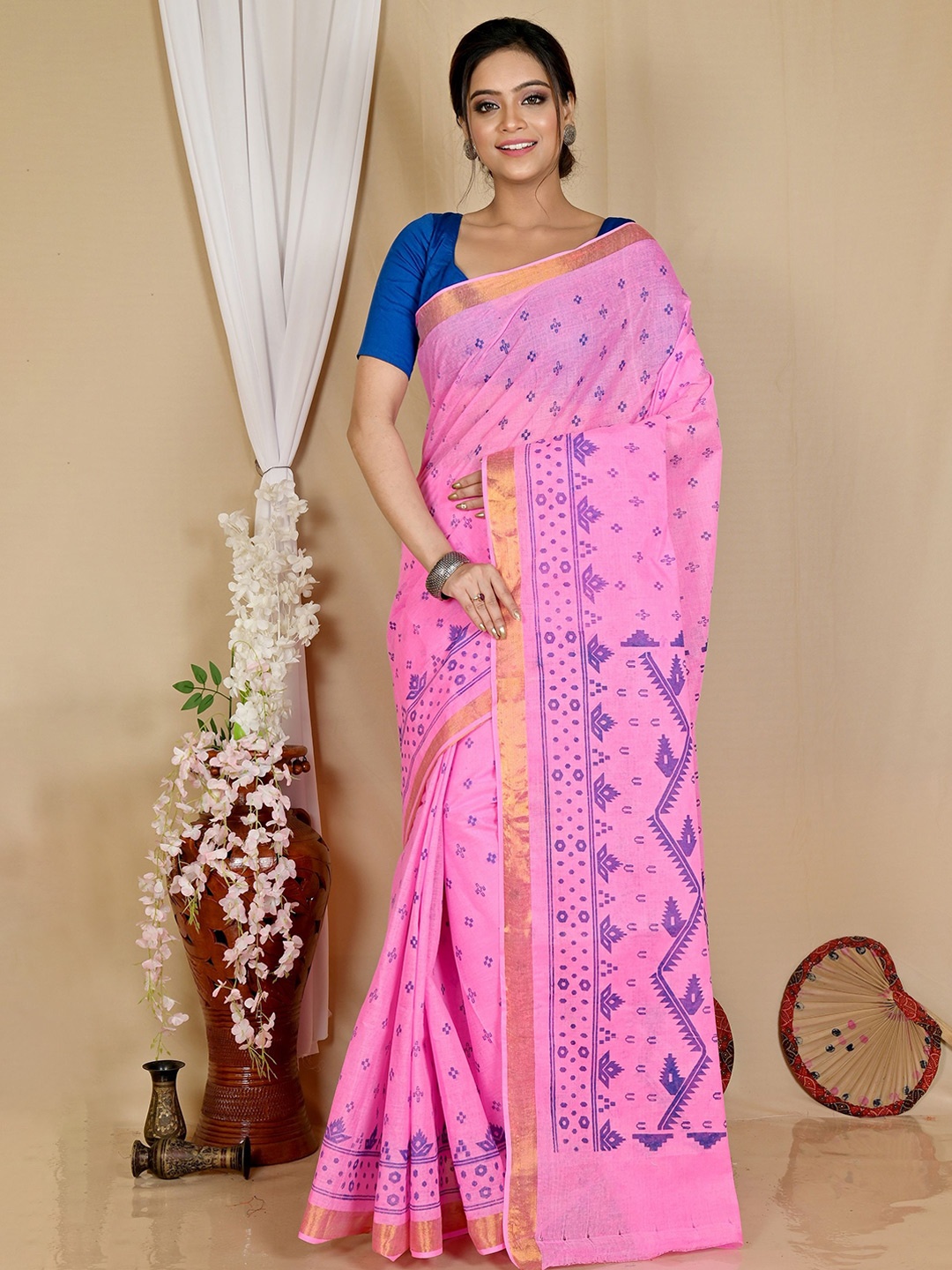 

DipDiya Luvna Woven Design Zari Pure Cotton Taant Saree, Pink