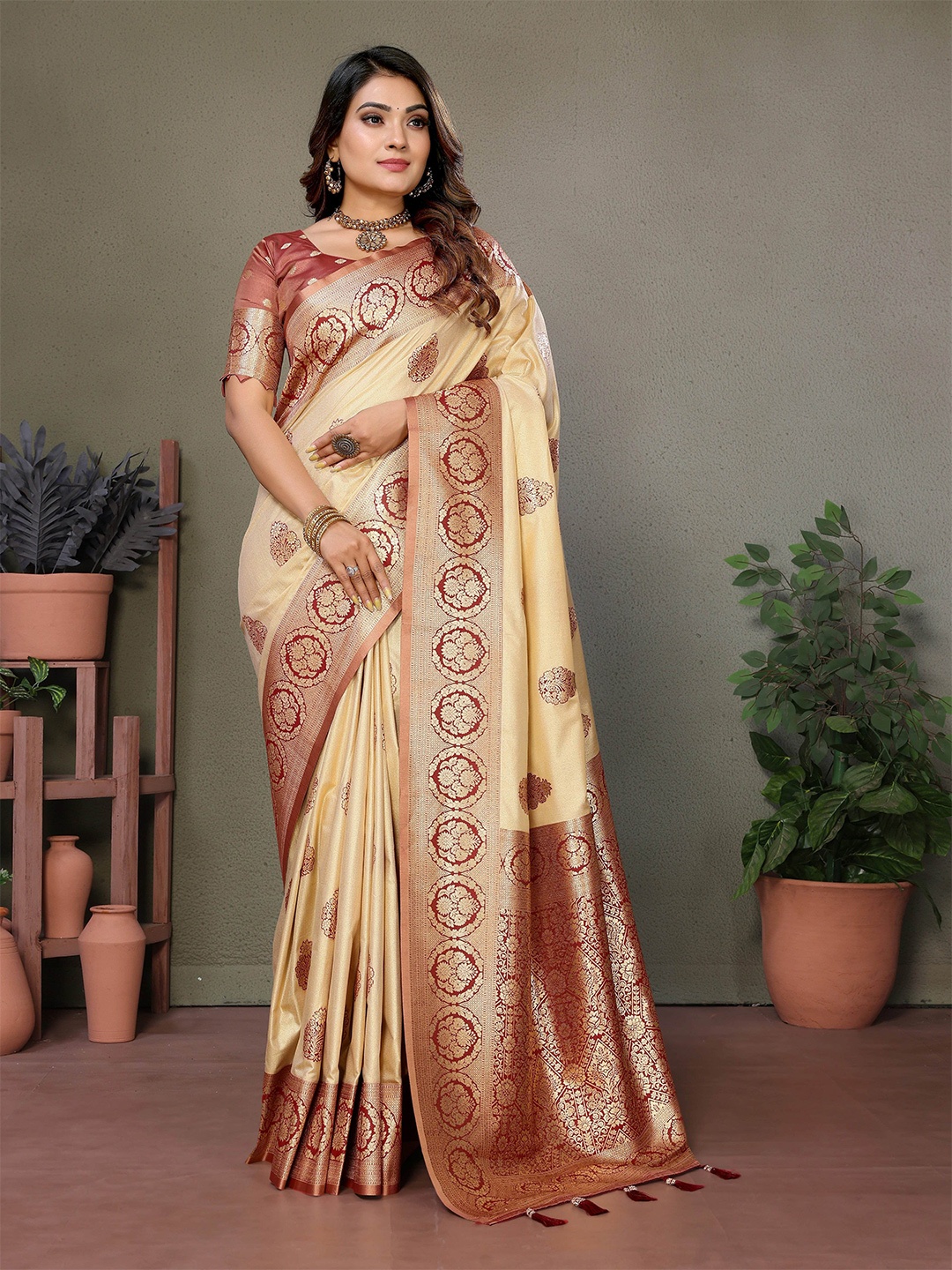 

Vintro Woven Design Pure Silk Designer Banarasi Saree, Cream