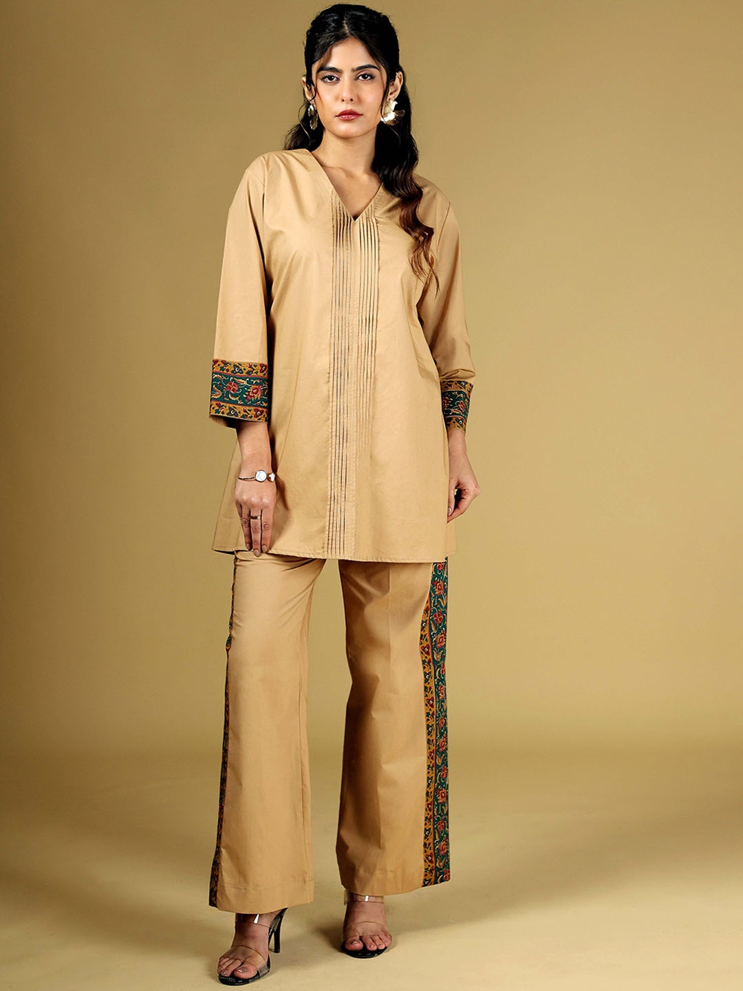 

BEOM V-Neck Pin Tucks Pure Cotton Tunic With Palazzos, Khaki