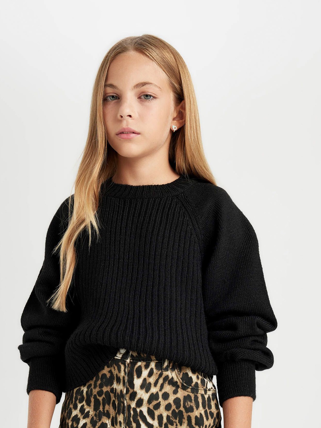 

DeFacto Girls Ribbed Round Neck Pullover Sweater, Black