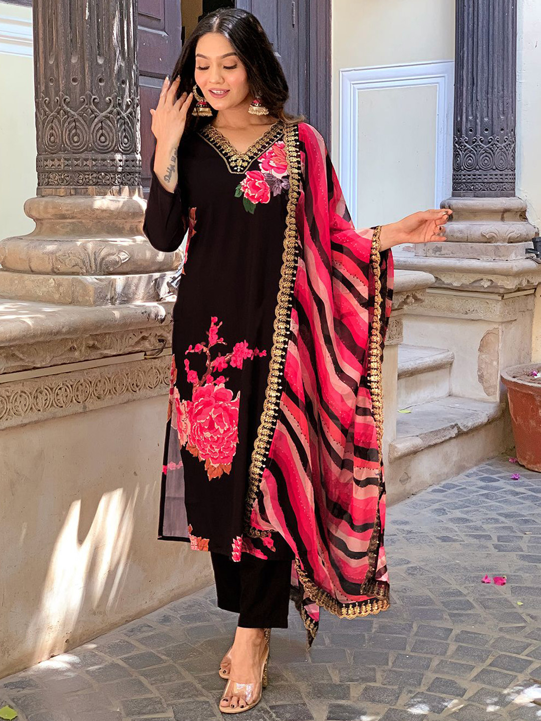 

Fashion Care Navlik Floral Printed V-Neck Straight Kurta With Trousers & Dupatta, Black