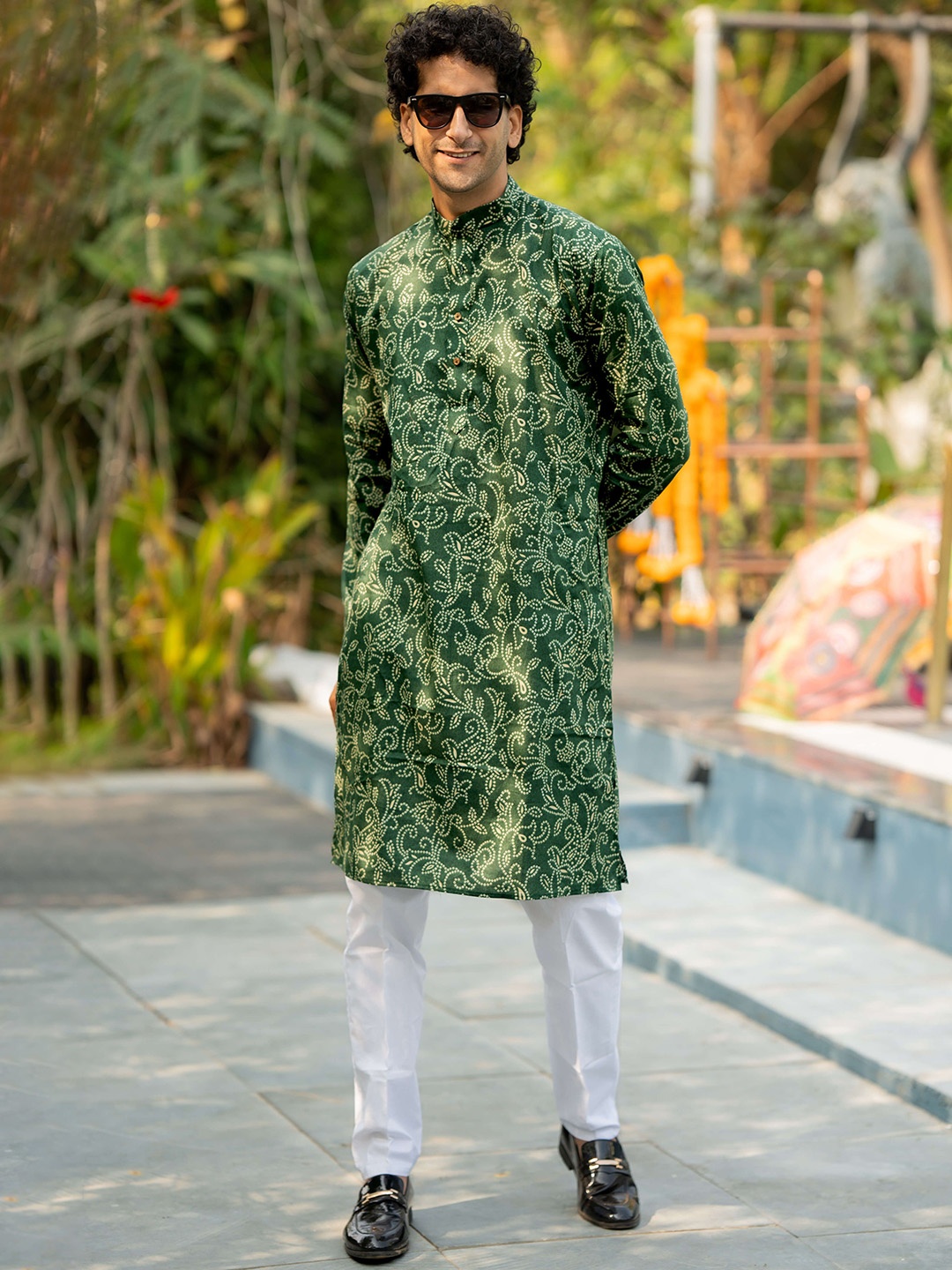 

Shasak Bandhani Printed Mandarin Collar Straight Kurta, Green